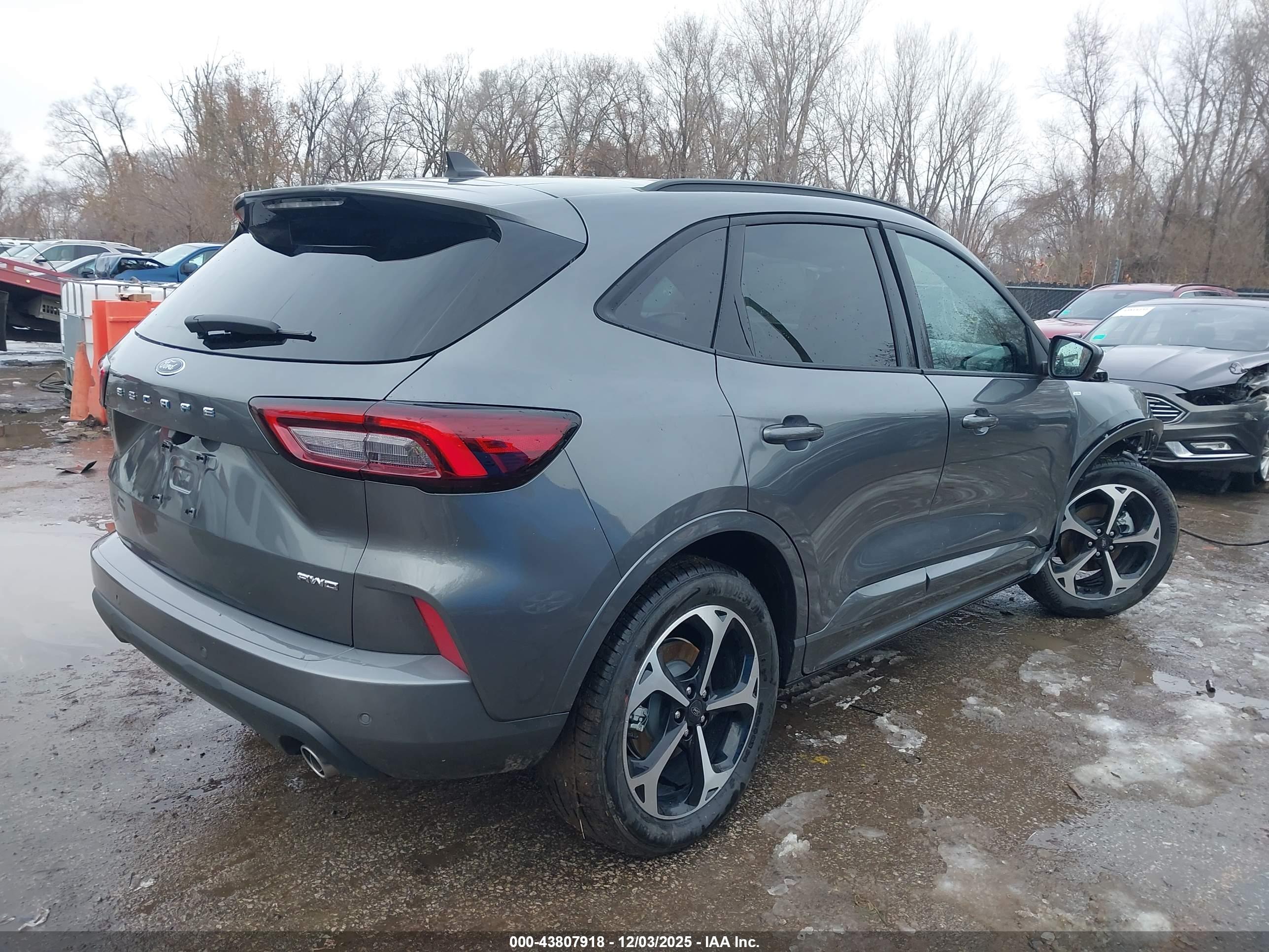 FORD ESCAPE image 4
