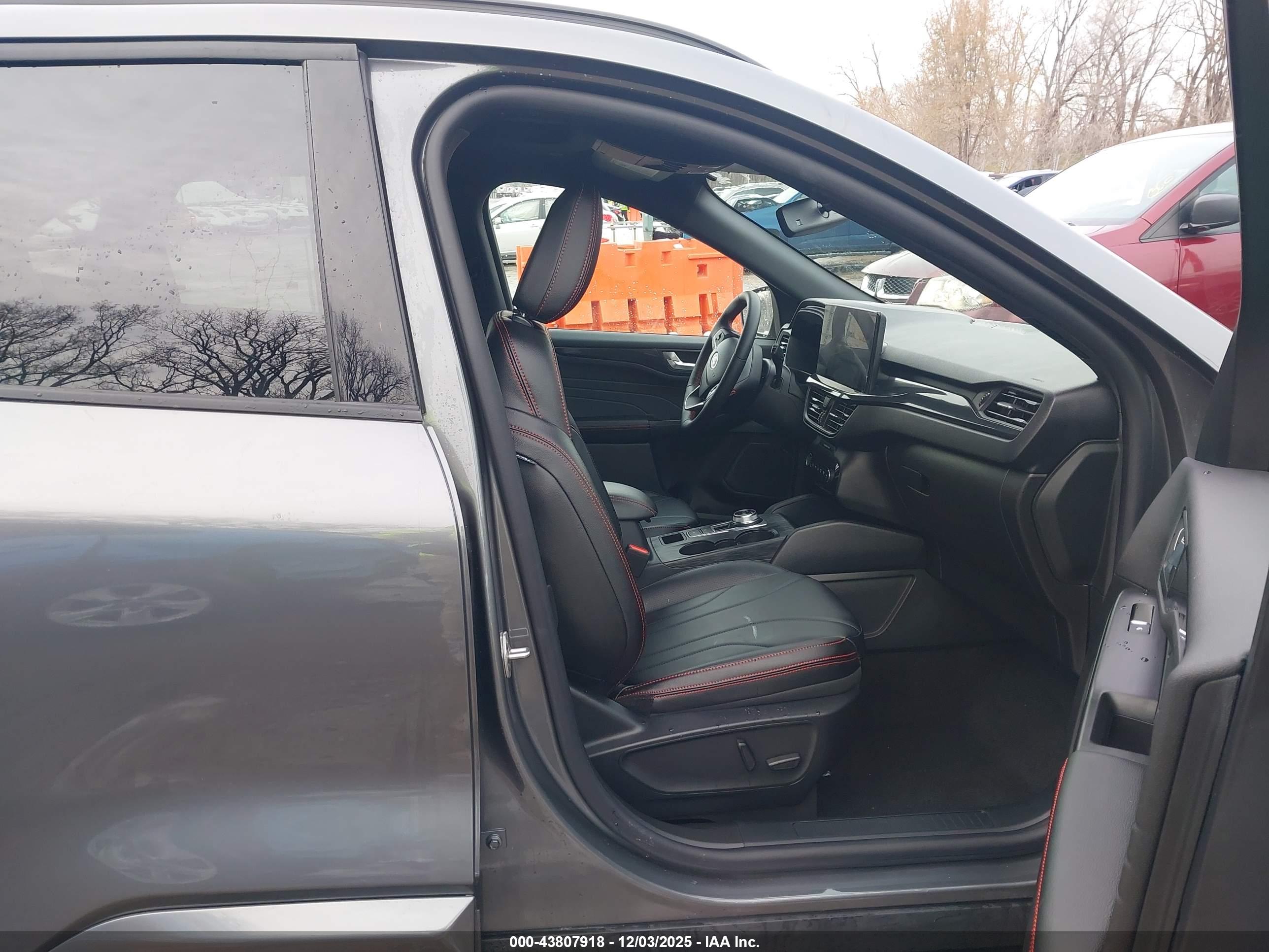 FORD ESCAPE image 5