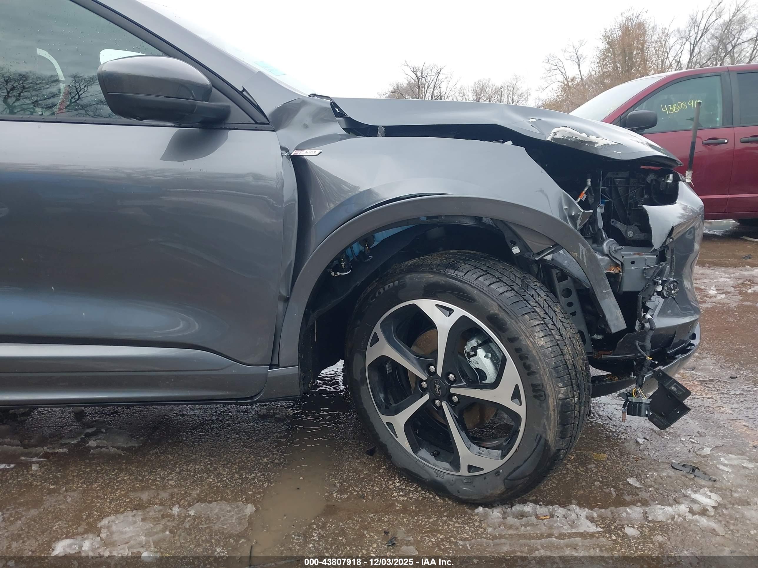 FORD ESCAPE image 6