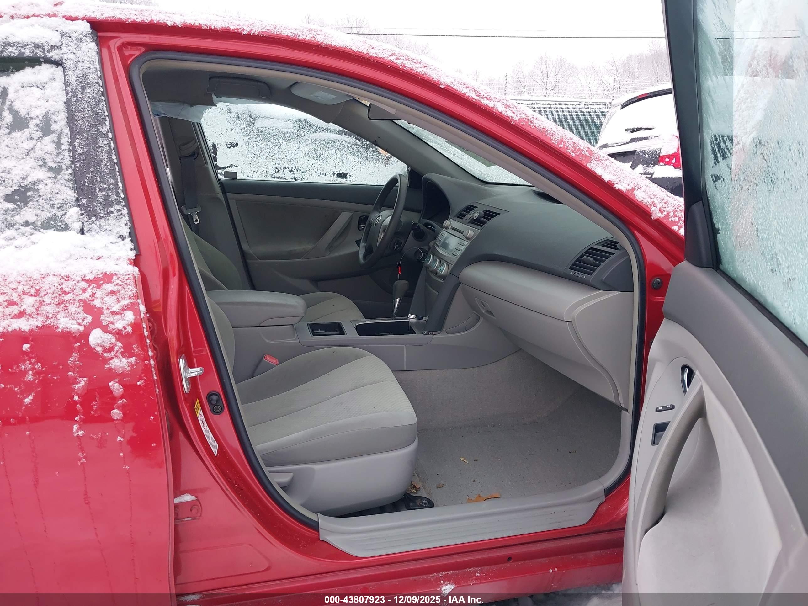 TOYOTA CAMRY image 5