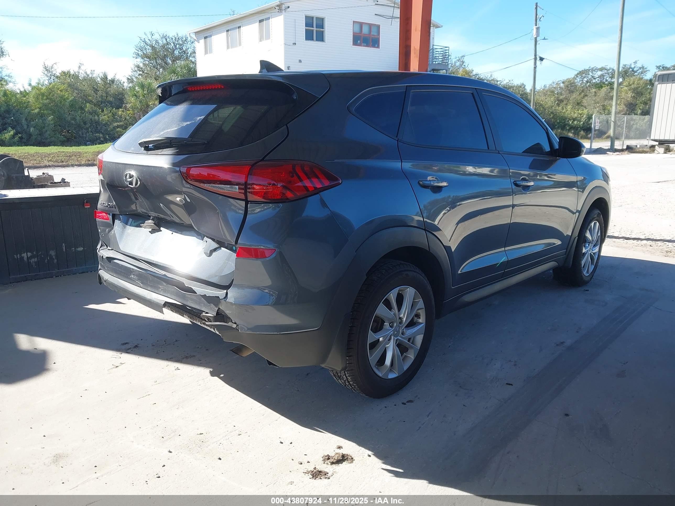 HYUNDAI TUCSON image 4