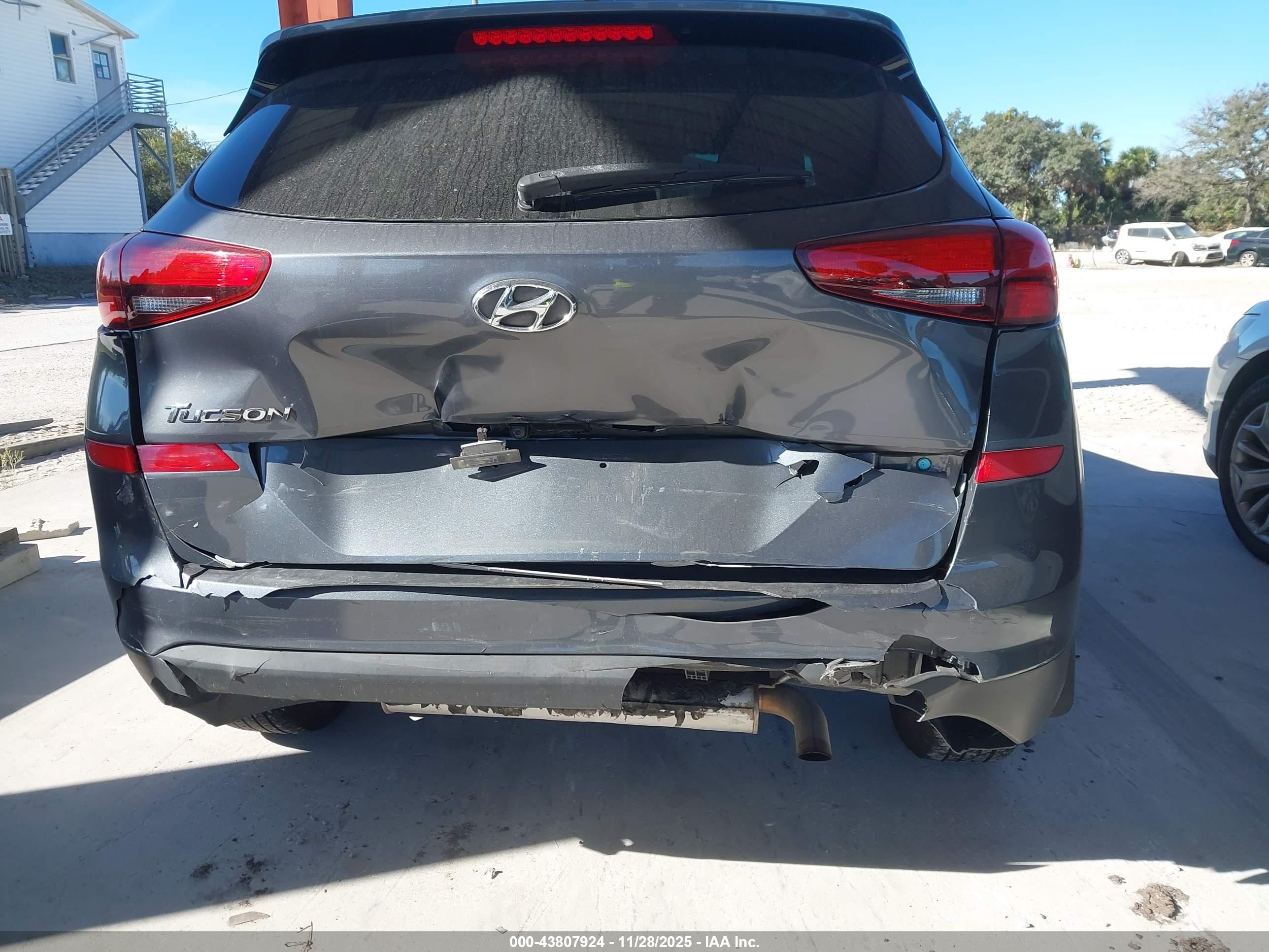 HYUNDAI TUCSON image 6