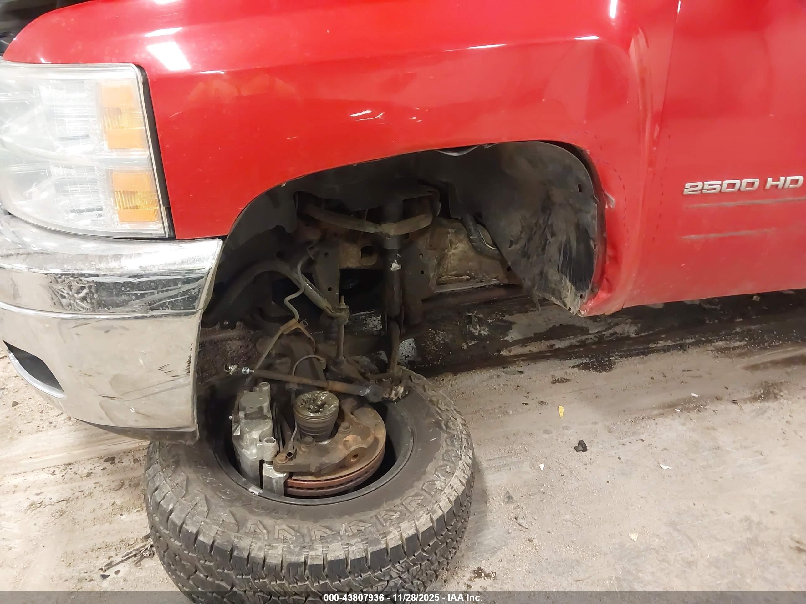 CHEVROLET SILVERADO image 6