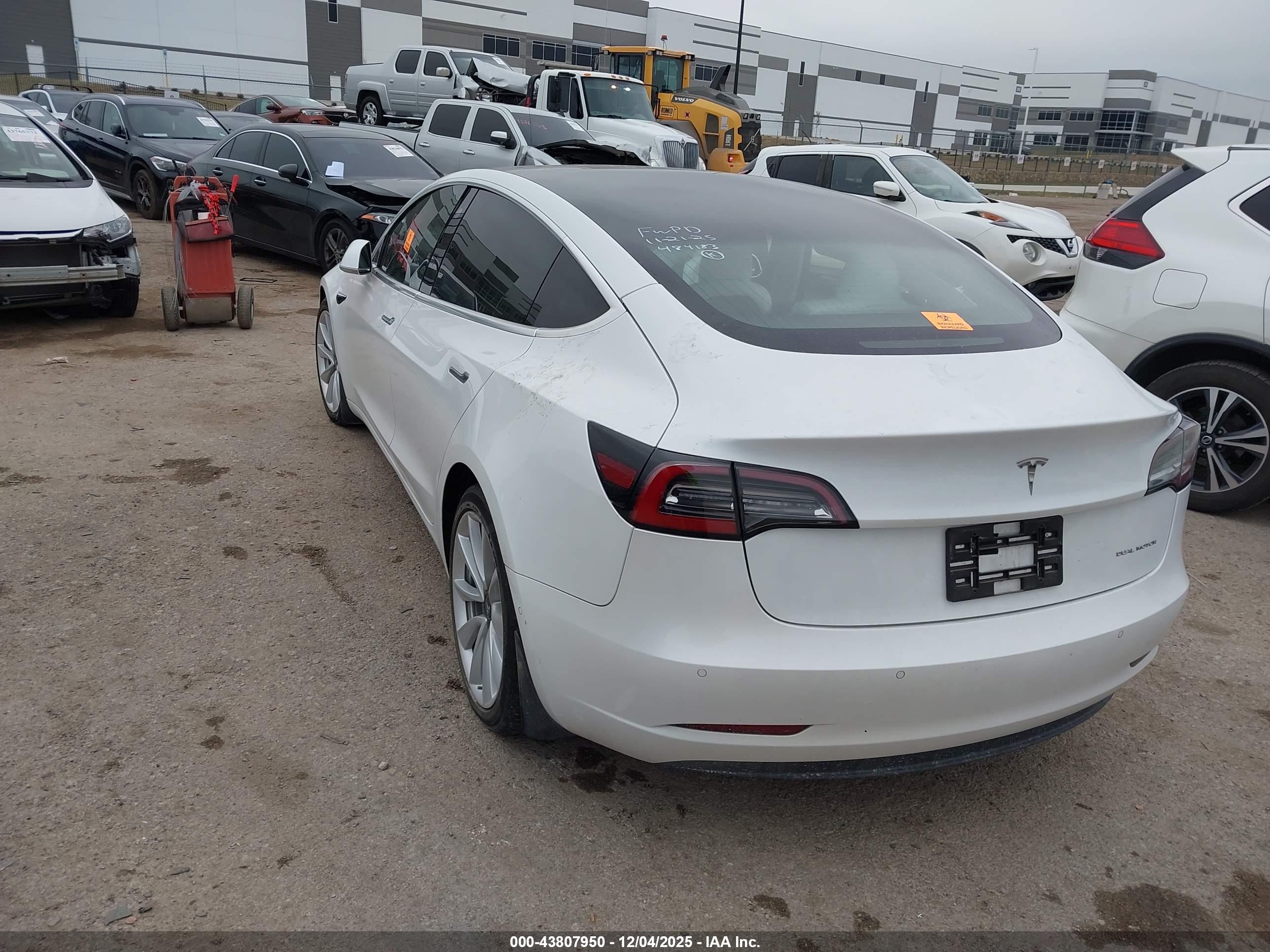 TESLA MODEL image 3