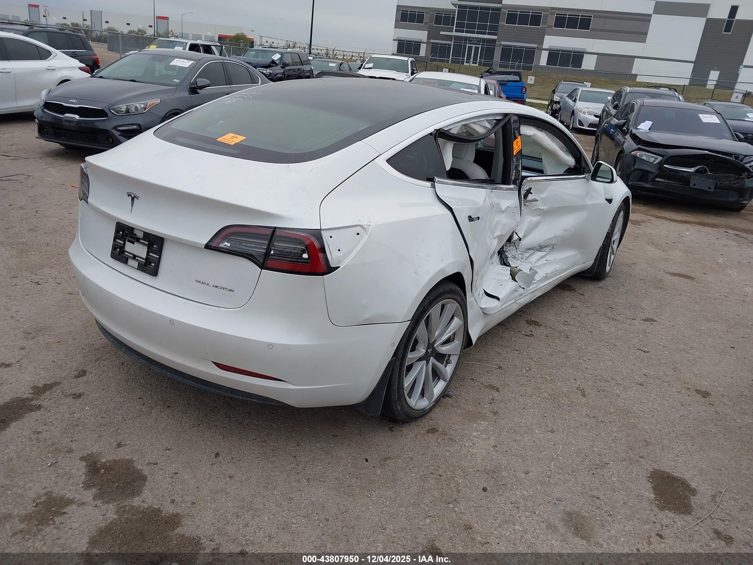 TESLA MODEL image 4