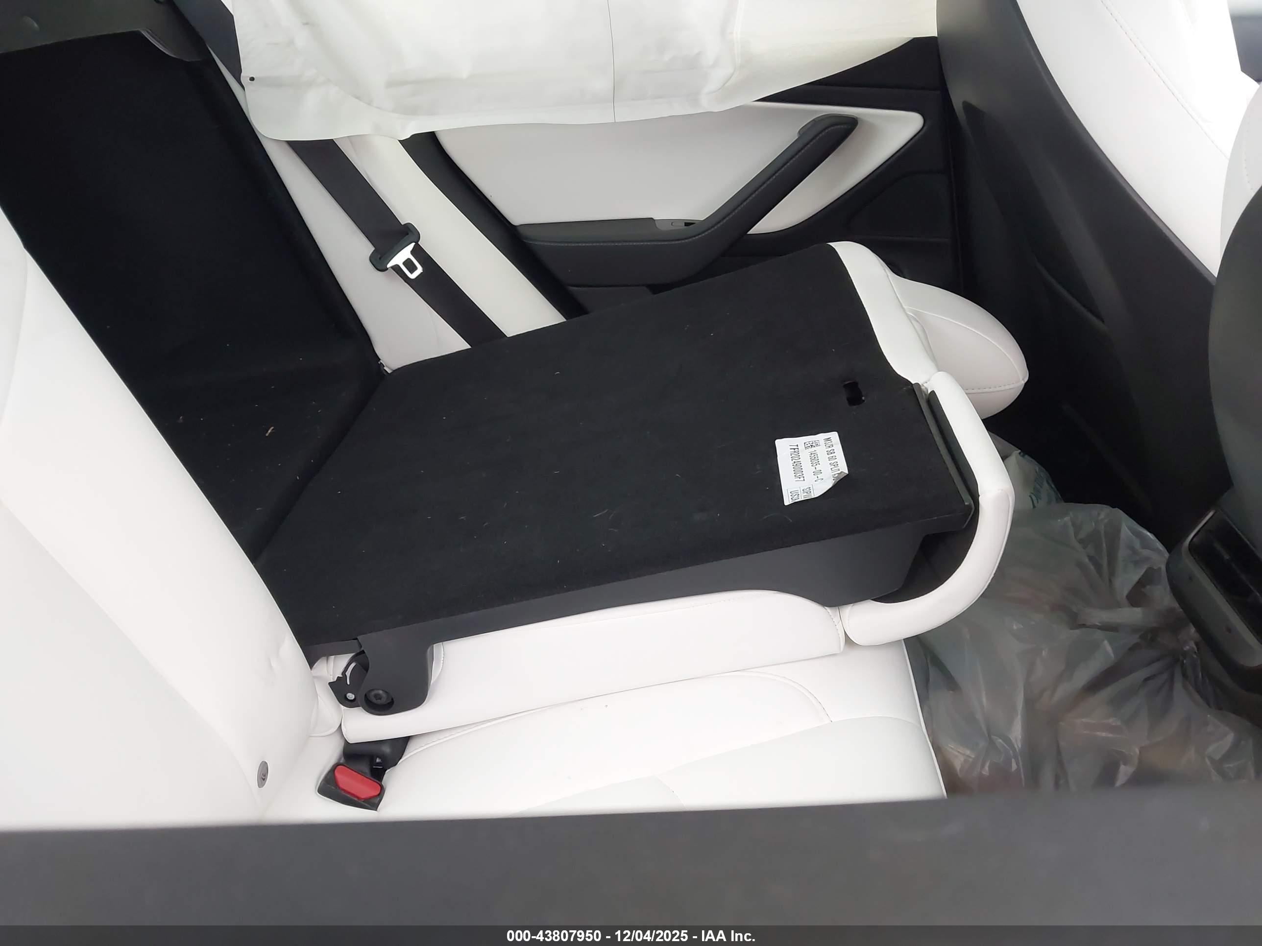 TESLA MODEL image 8