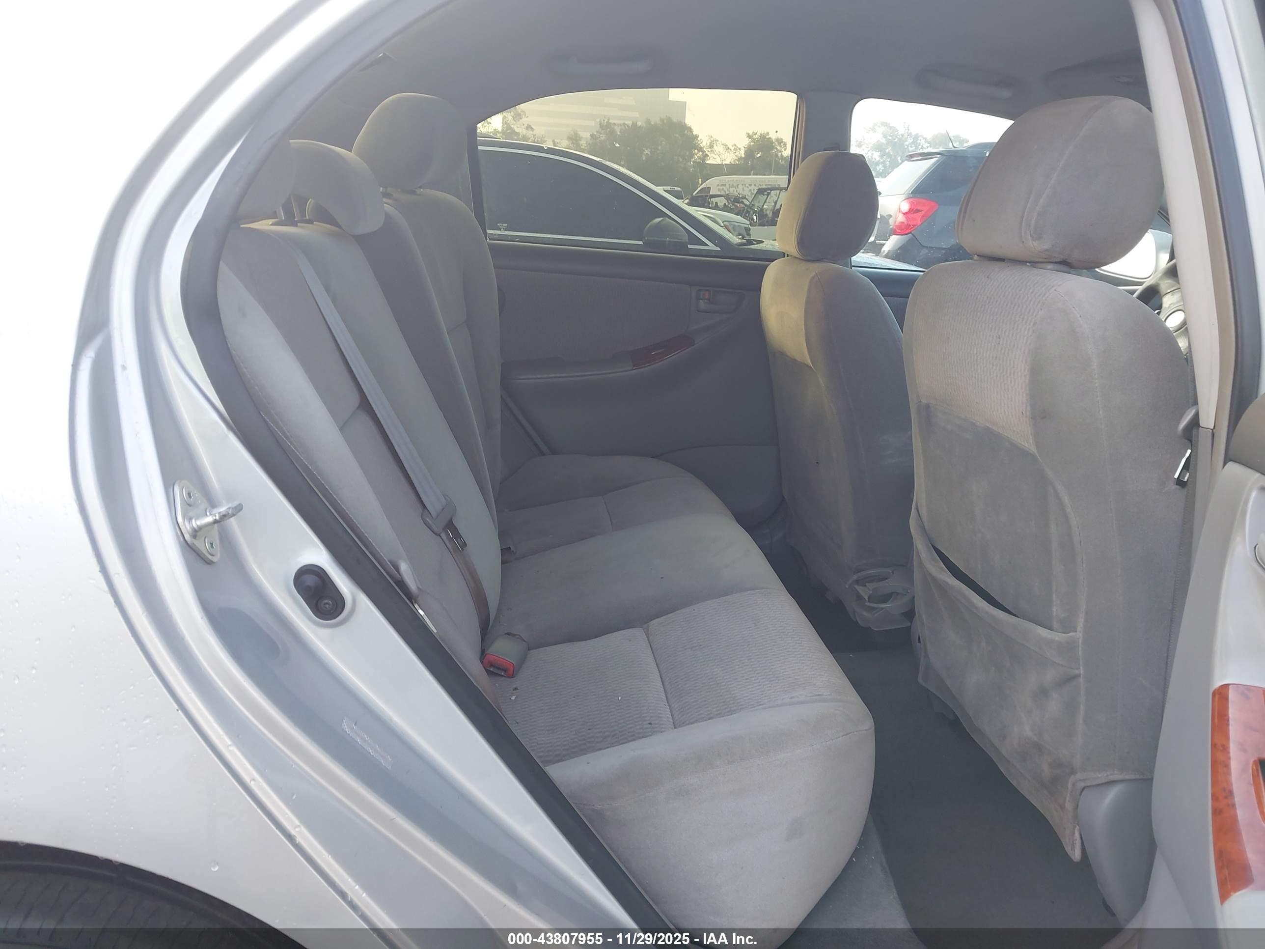 TOYOTA COROLLA image 8