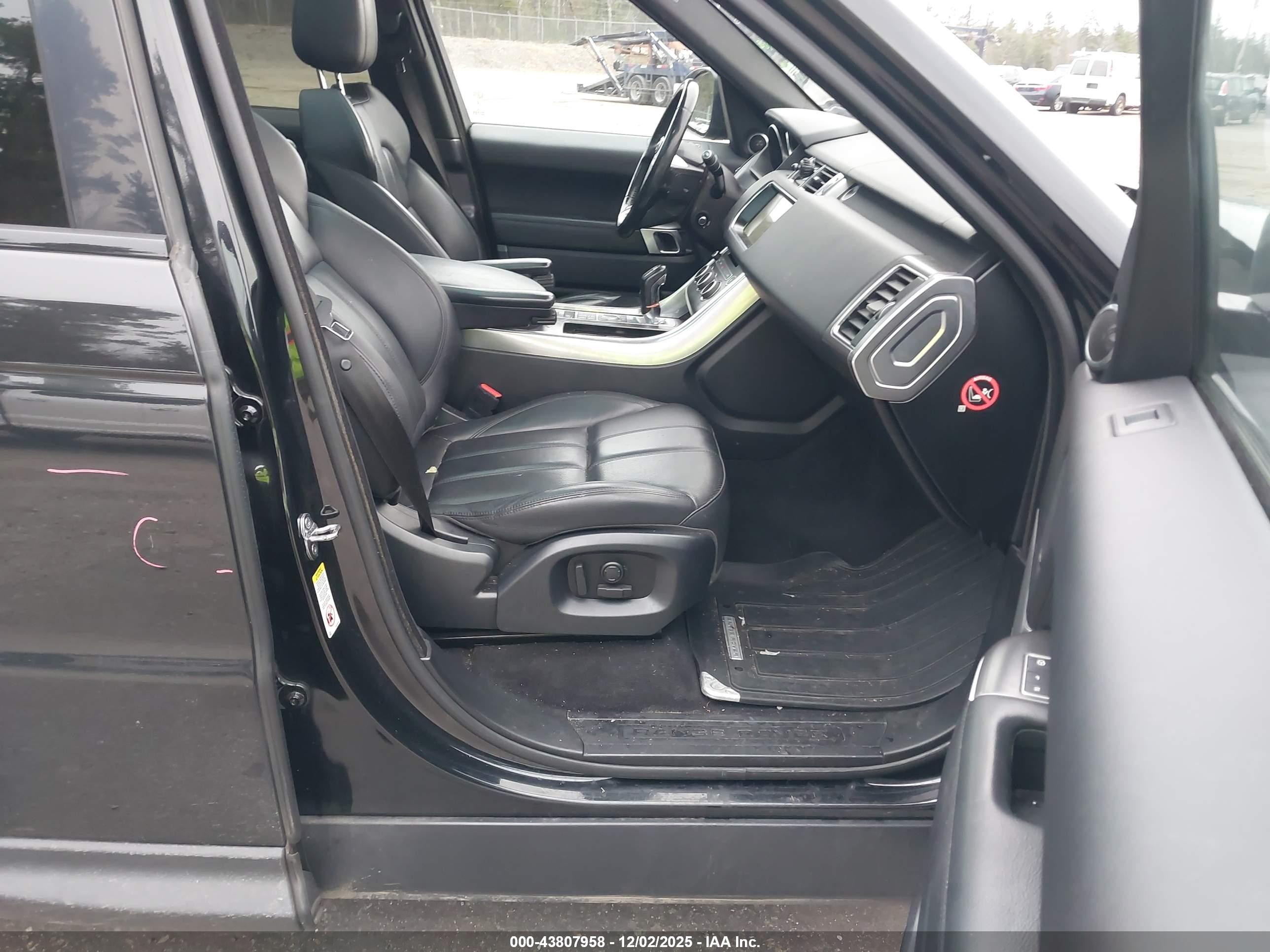 LAND ROVER image 5