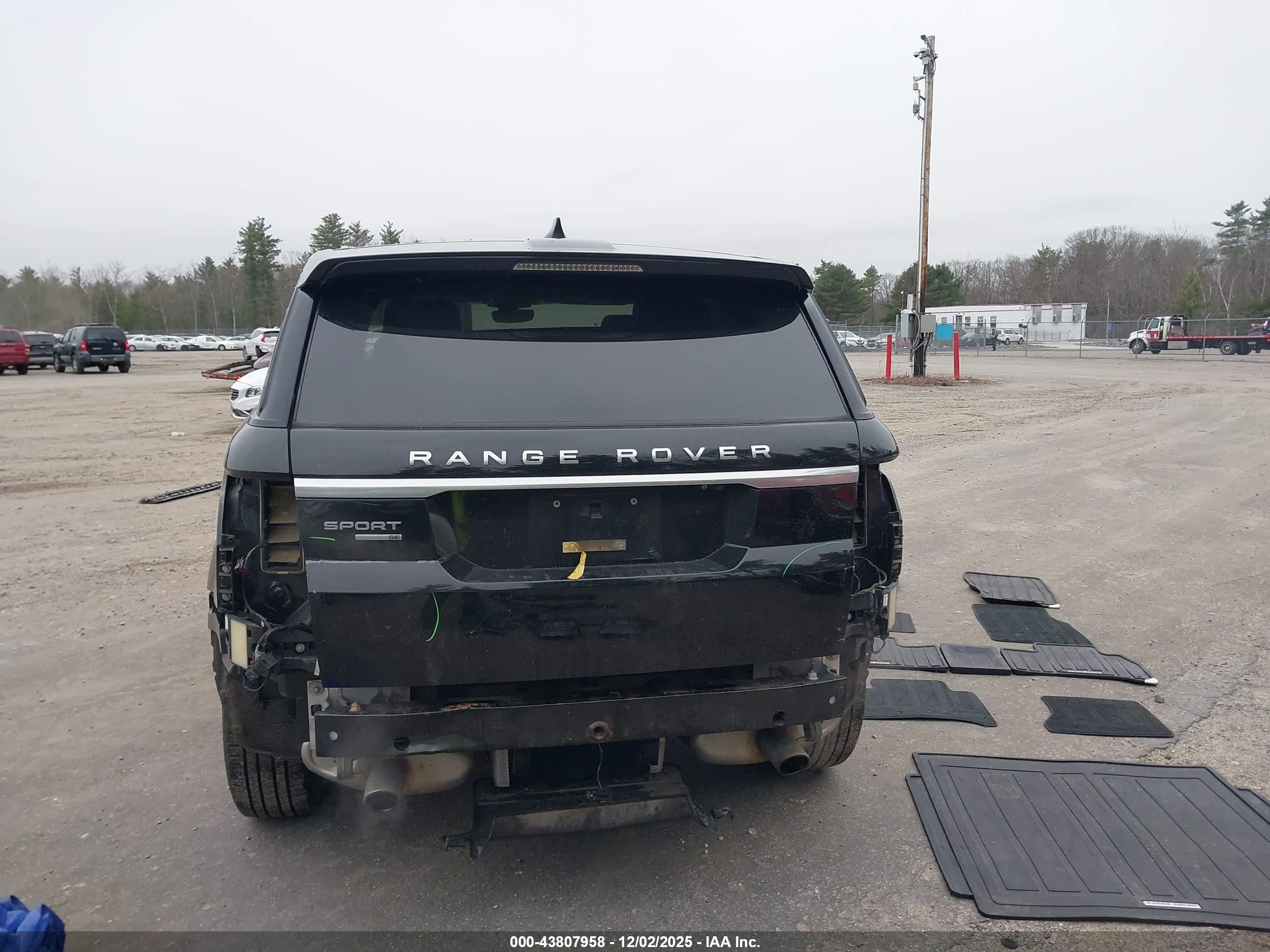 LAND ROVER image 6