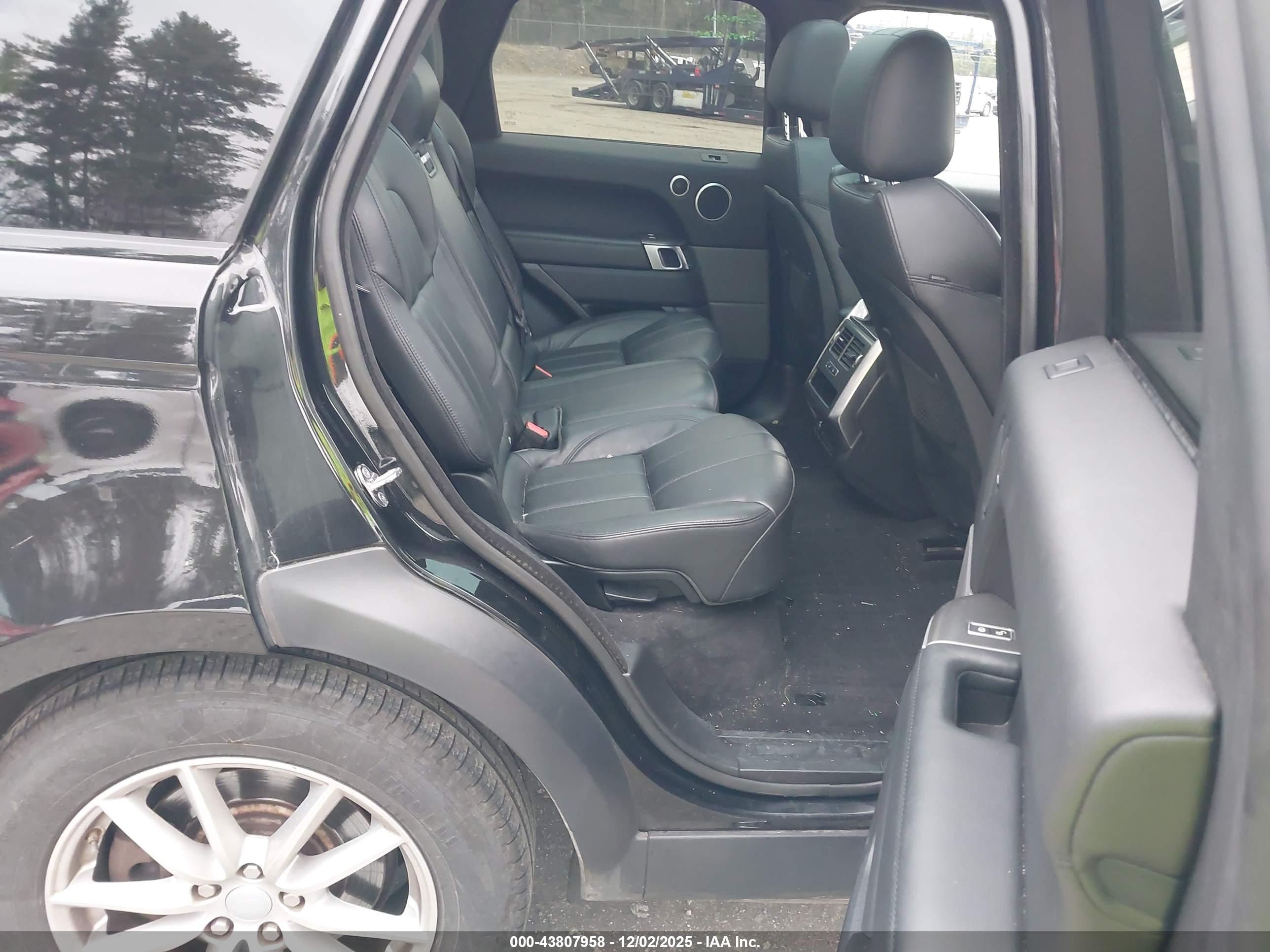 LAND ROVER image 8