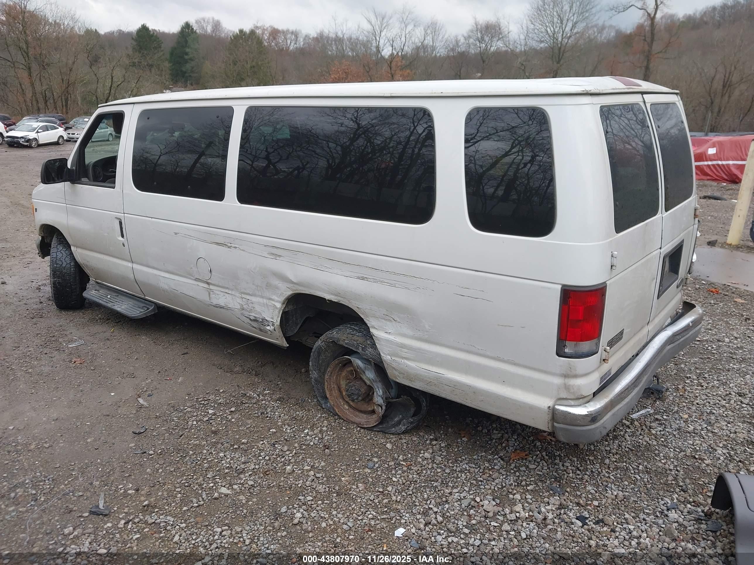 FORD E-350 image 3