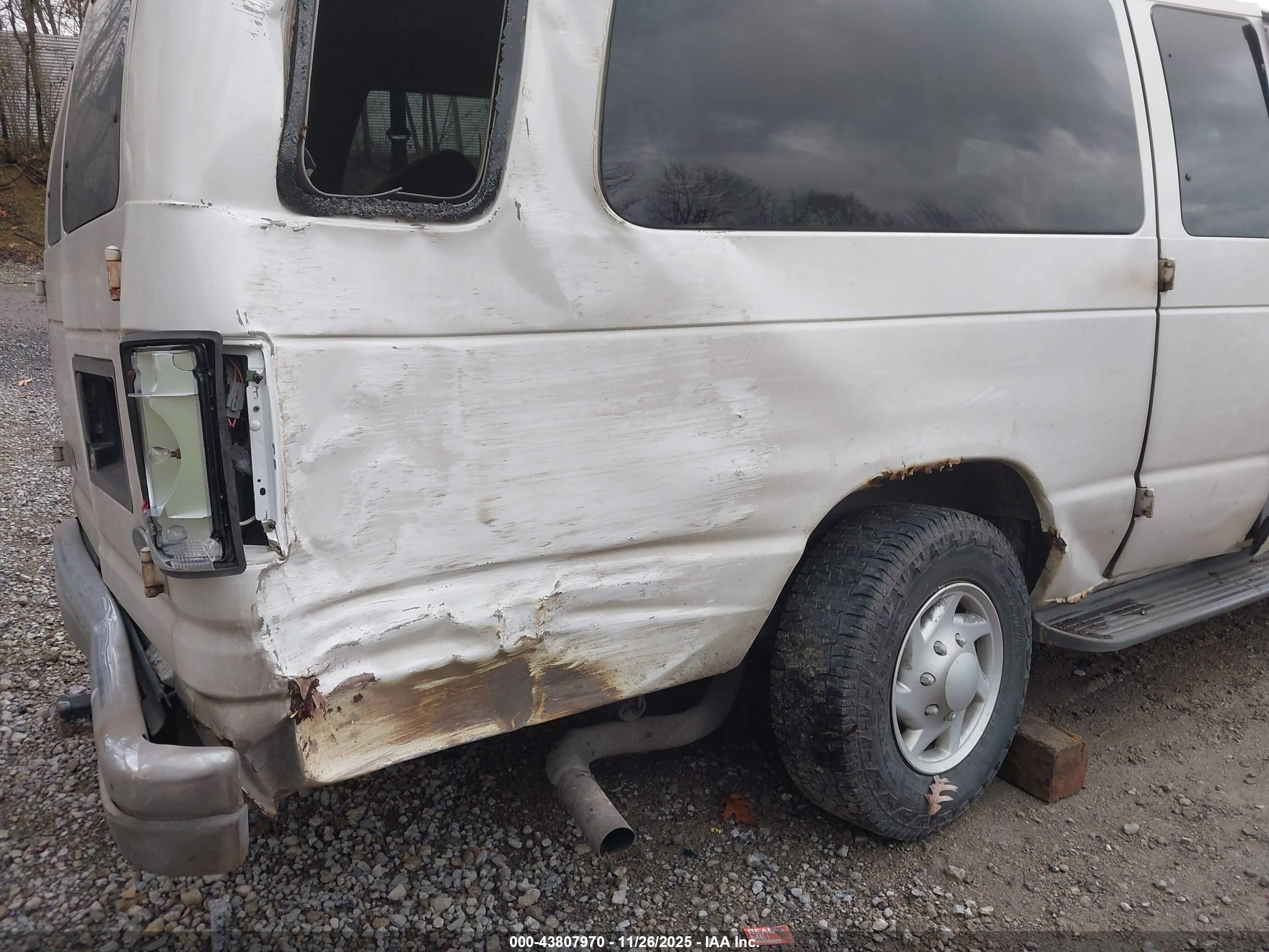FORD E-350 image 6