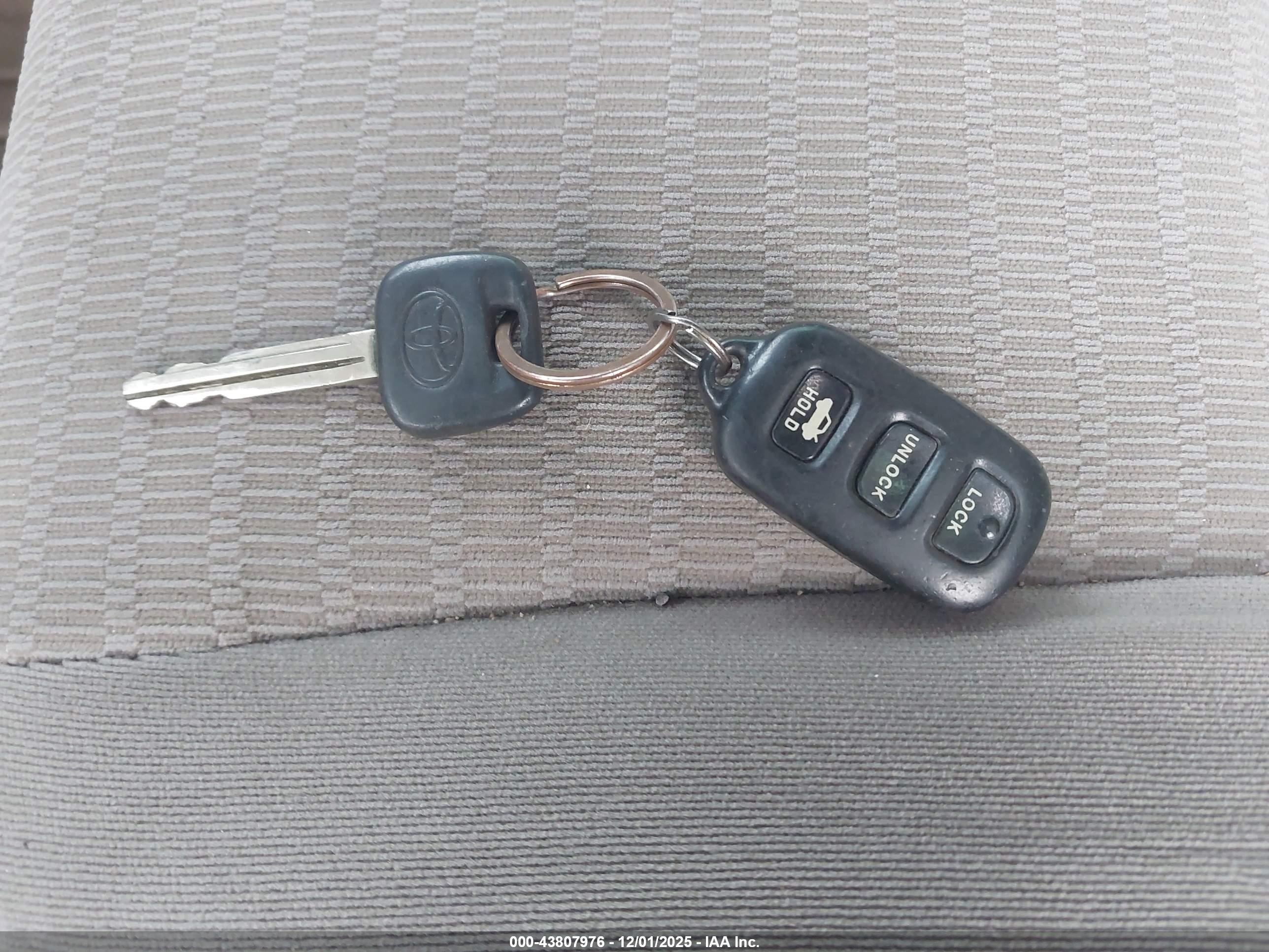 TOYOTA CAMRY image 11