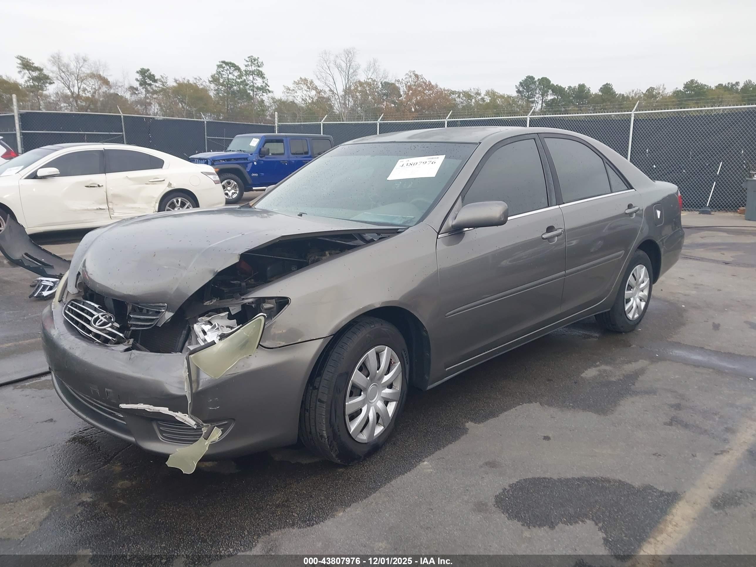 TOYOTA CAMRY image 2