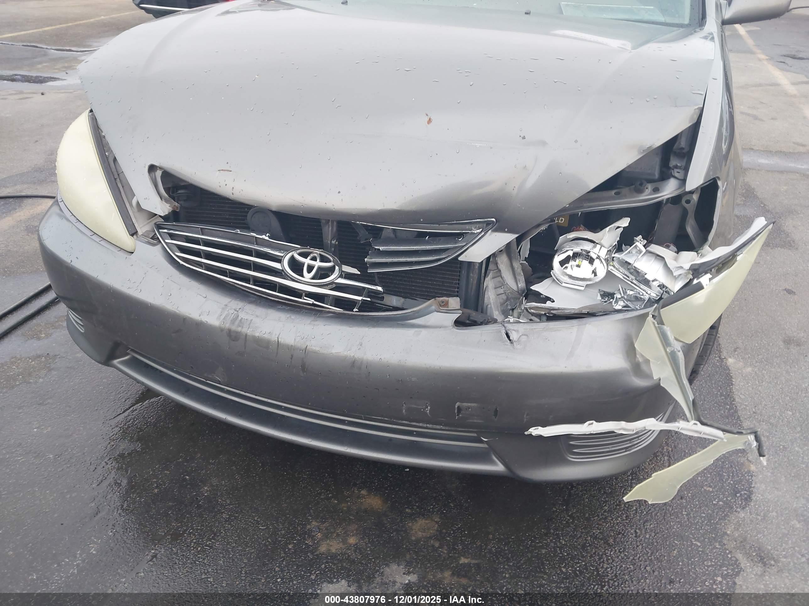 TOYOTA CAMRY image 6