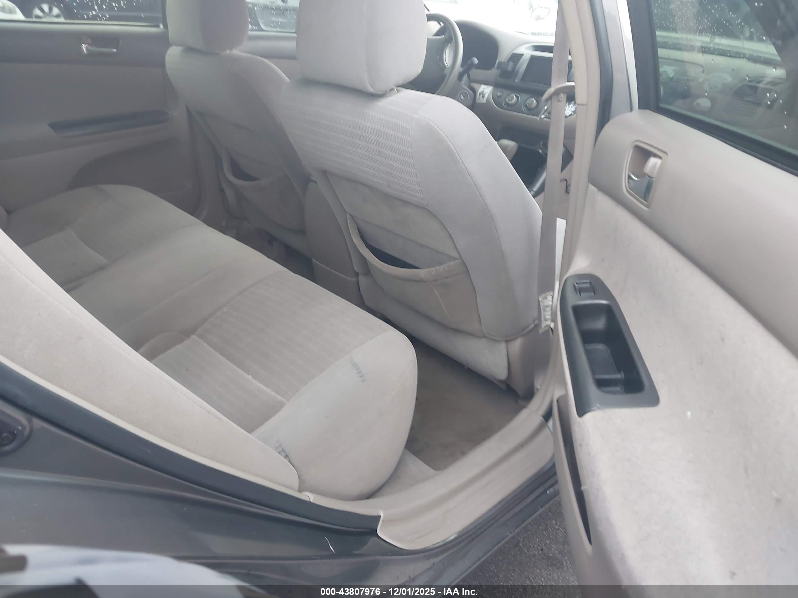 TOYOTA CAMRY image 8