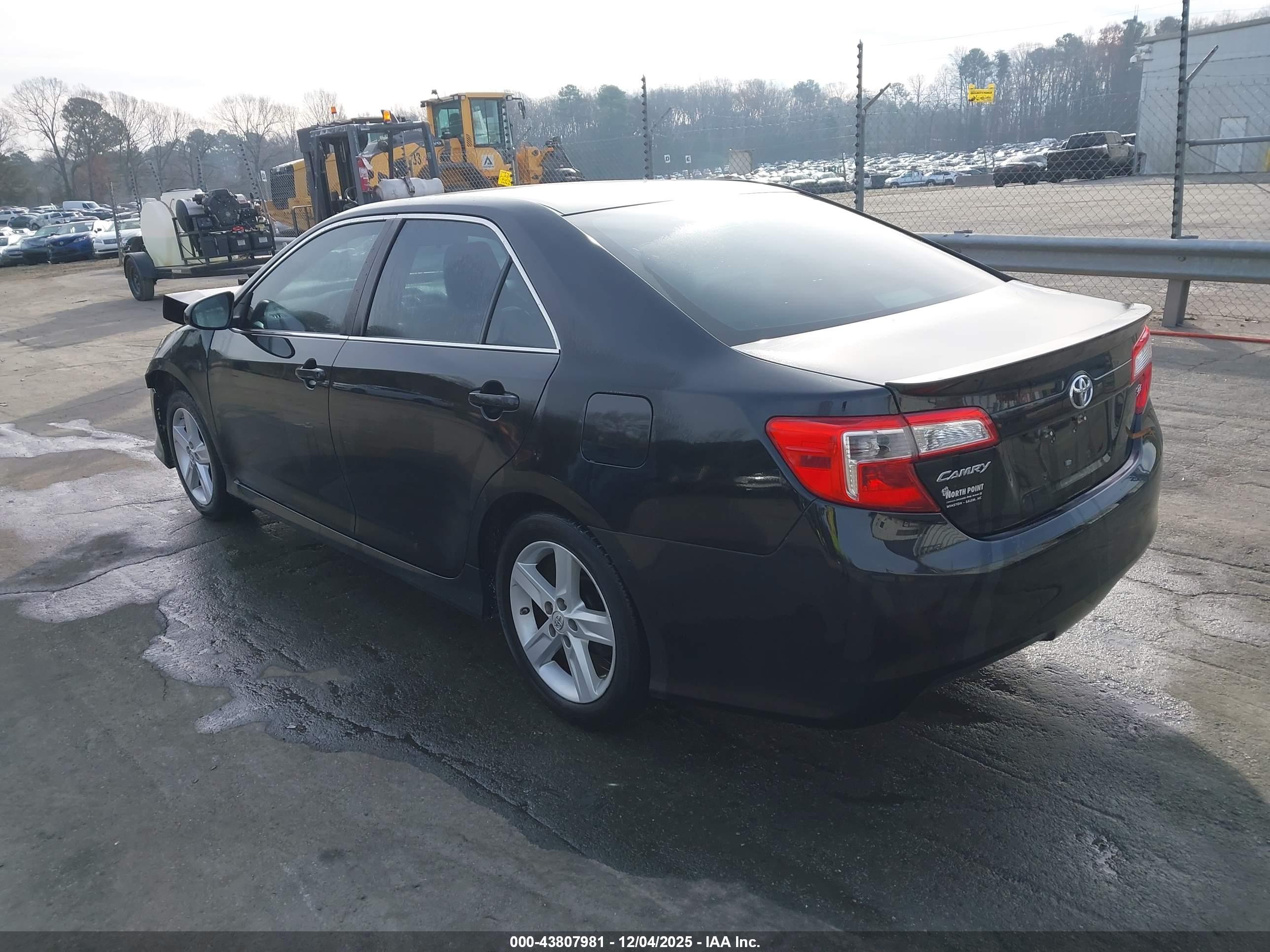 TOYOTA CAMRY image 3