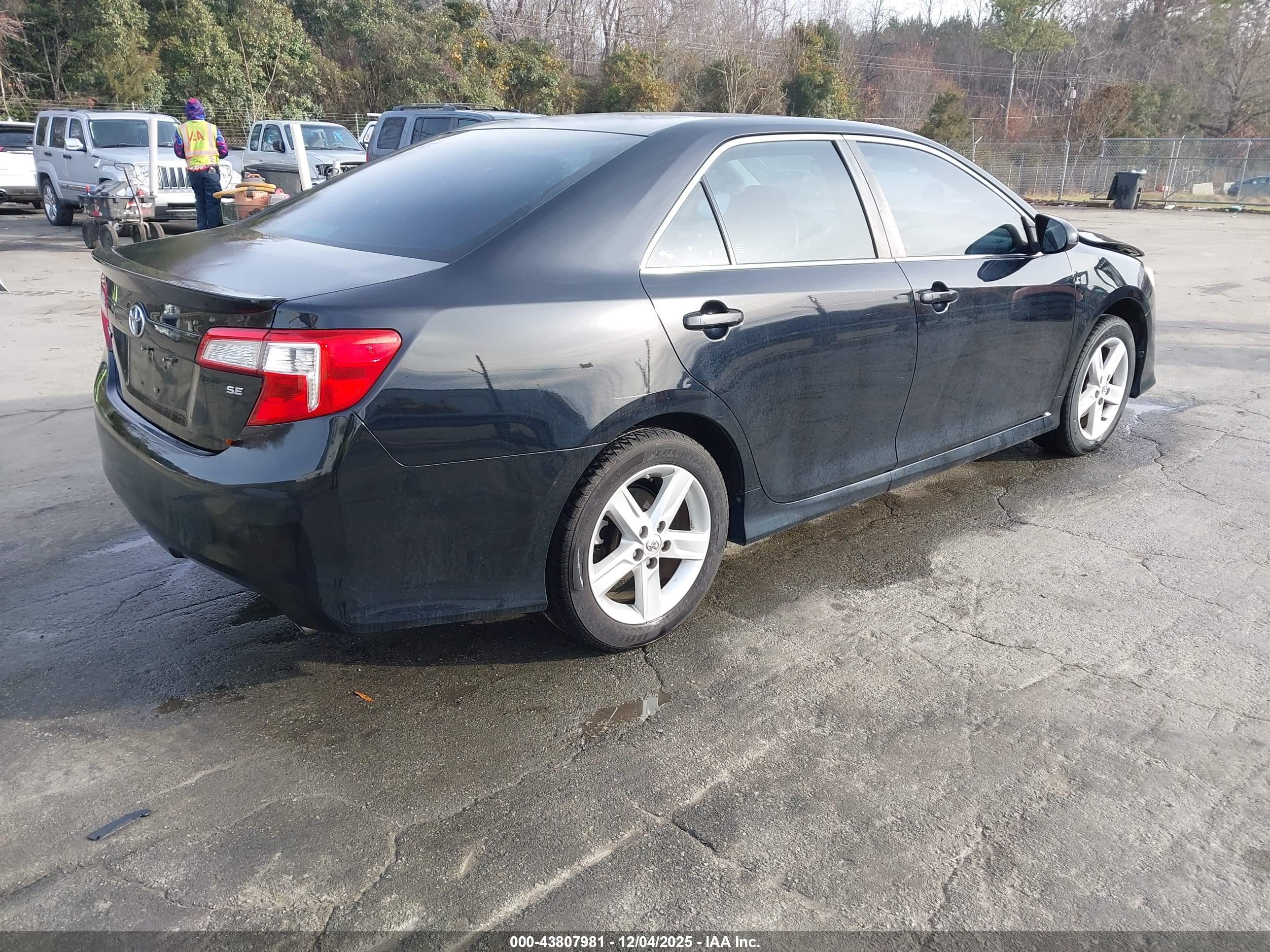 TOYOTA CAMRY image 4