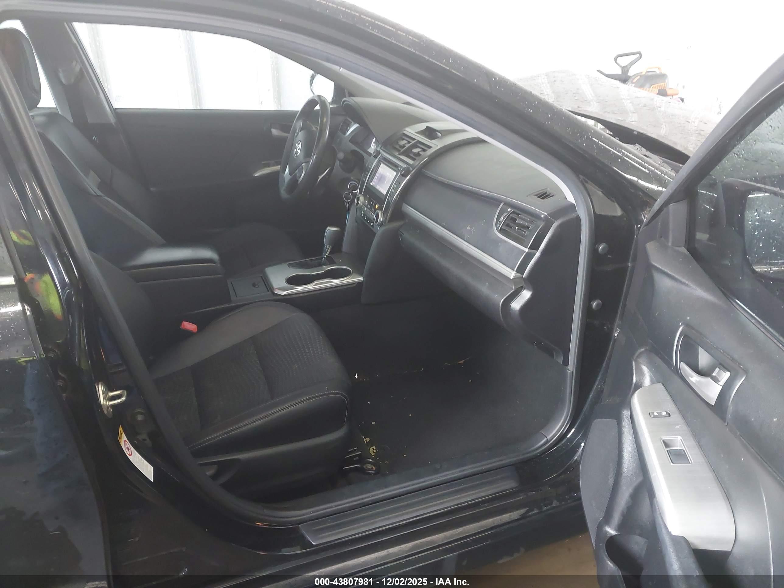TOYOTA CAMRY image 5