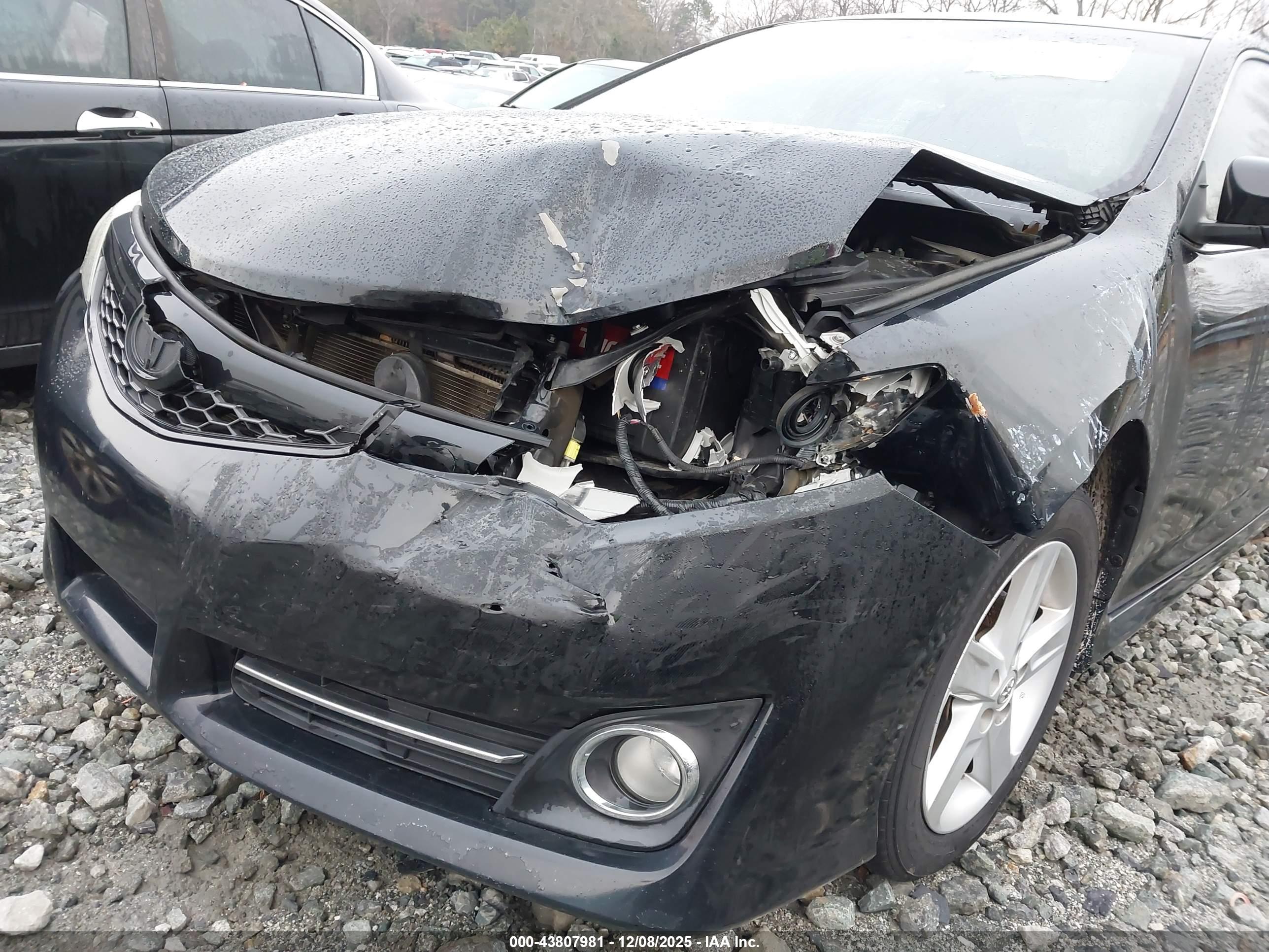 TOYOTA CAMRY image 6