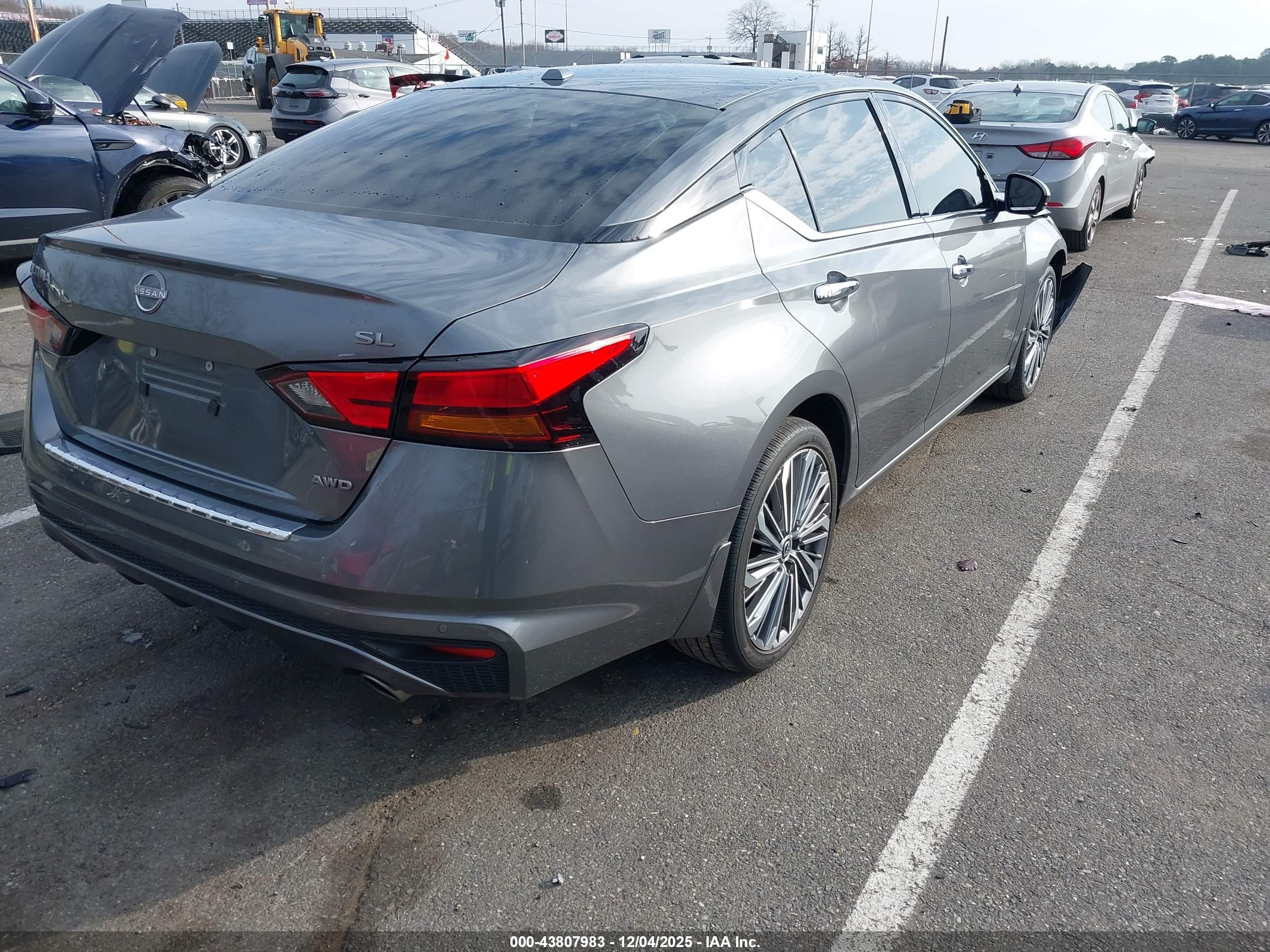 NISSAN ALTIMA image 4