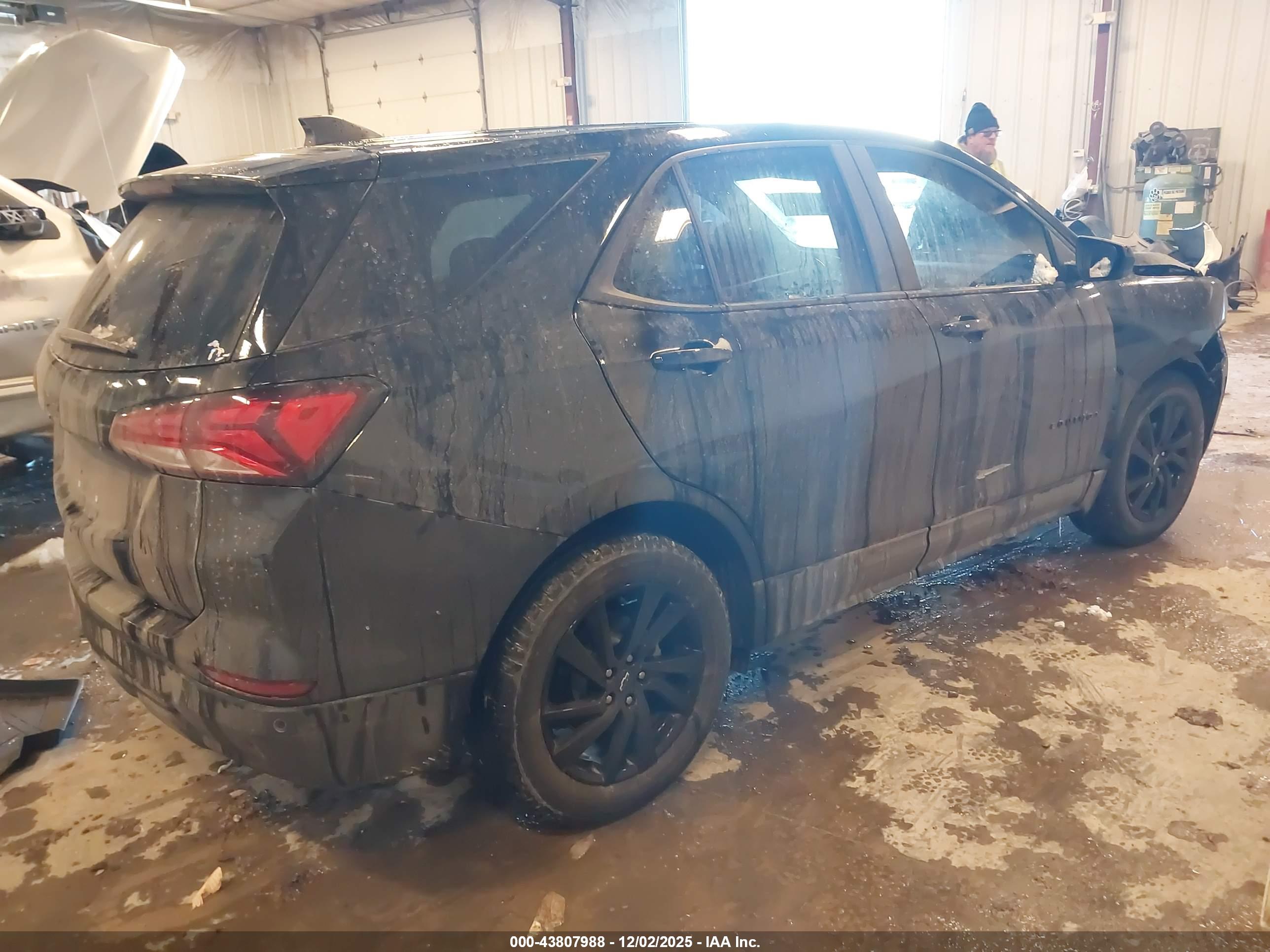 CHEVROLET EQUINOX image 4