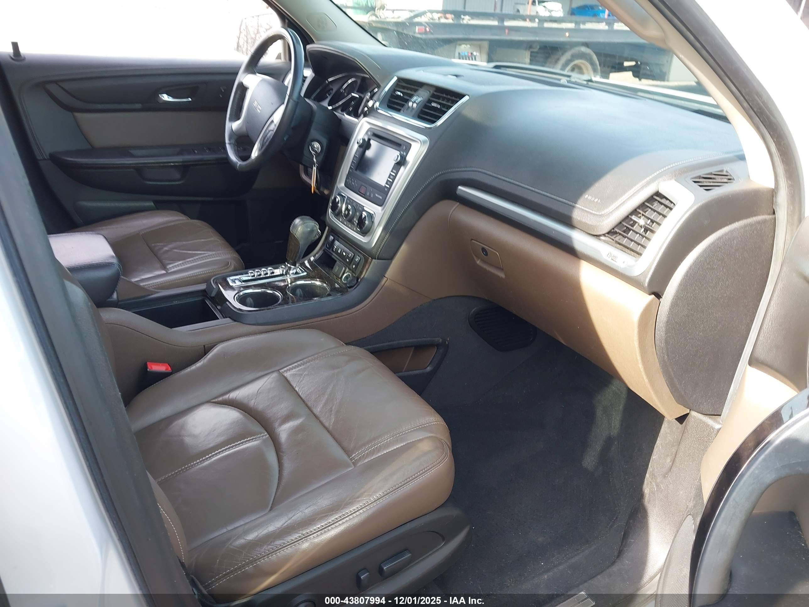 GMC ACADIA image 5