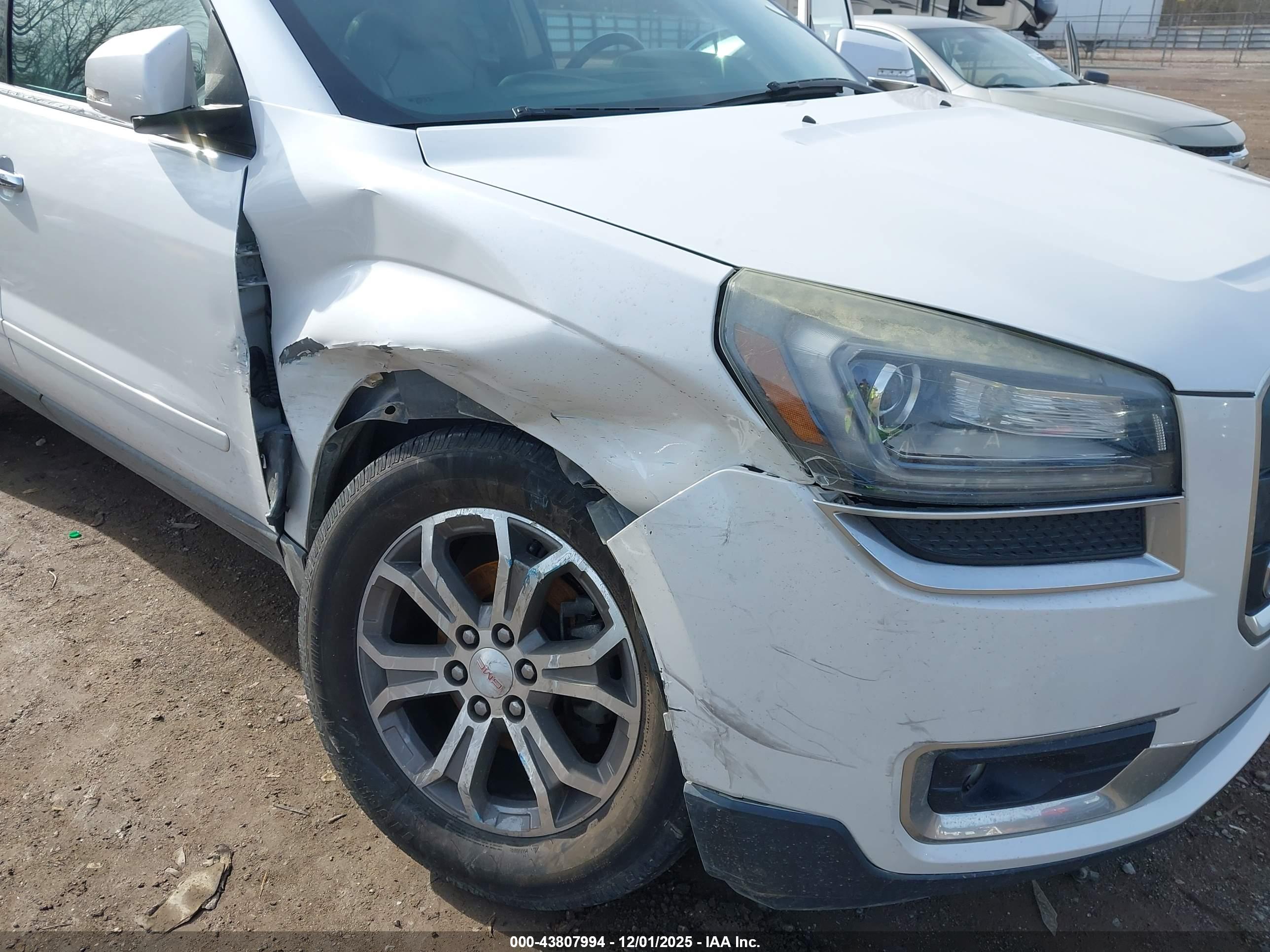 GMC ACADIA image 6