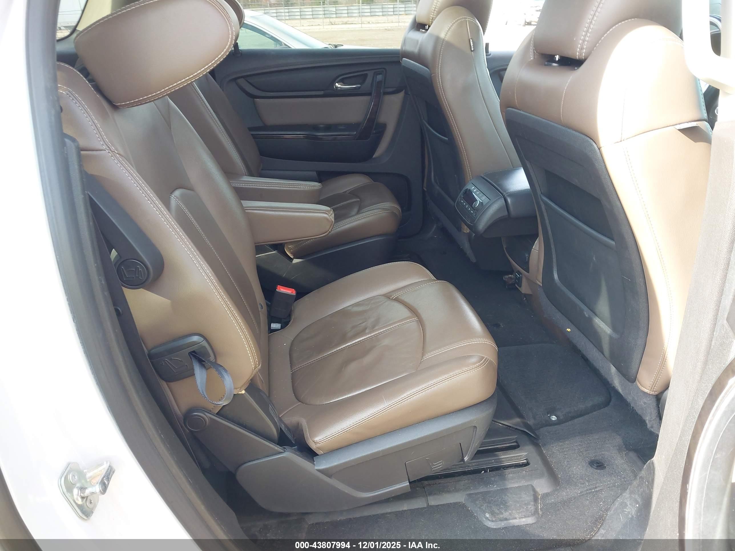 GMC ACADIA image 8
