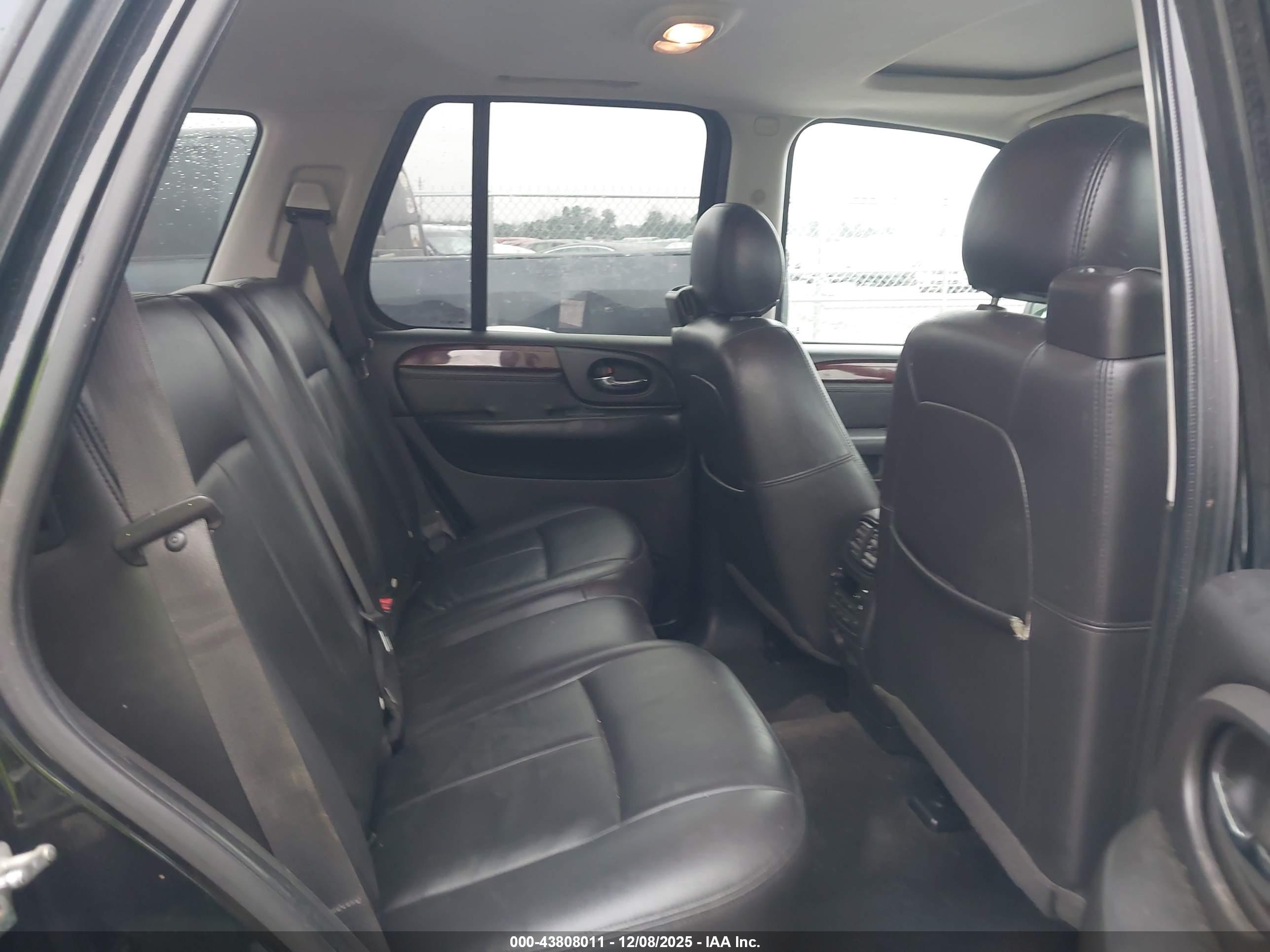 GMC ENVOY image 8