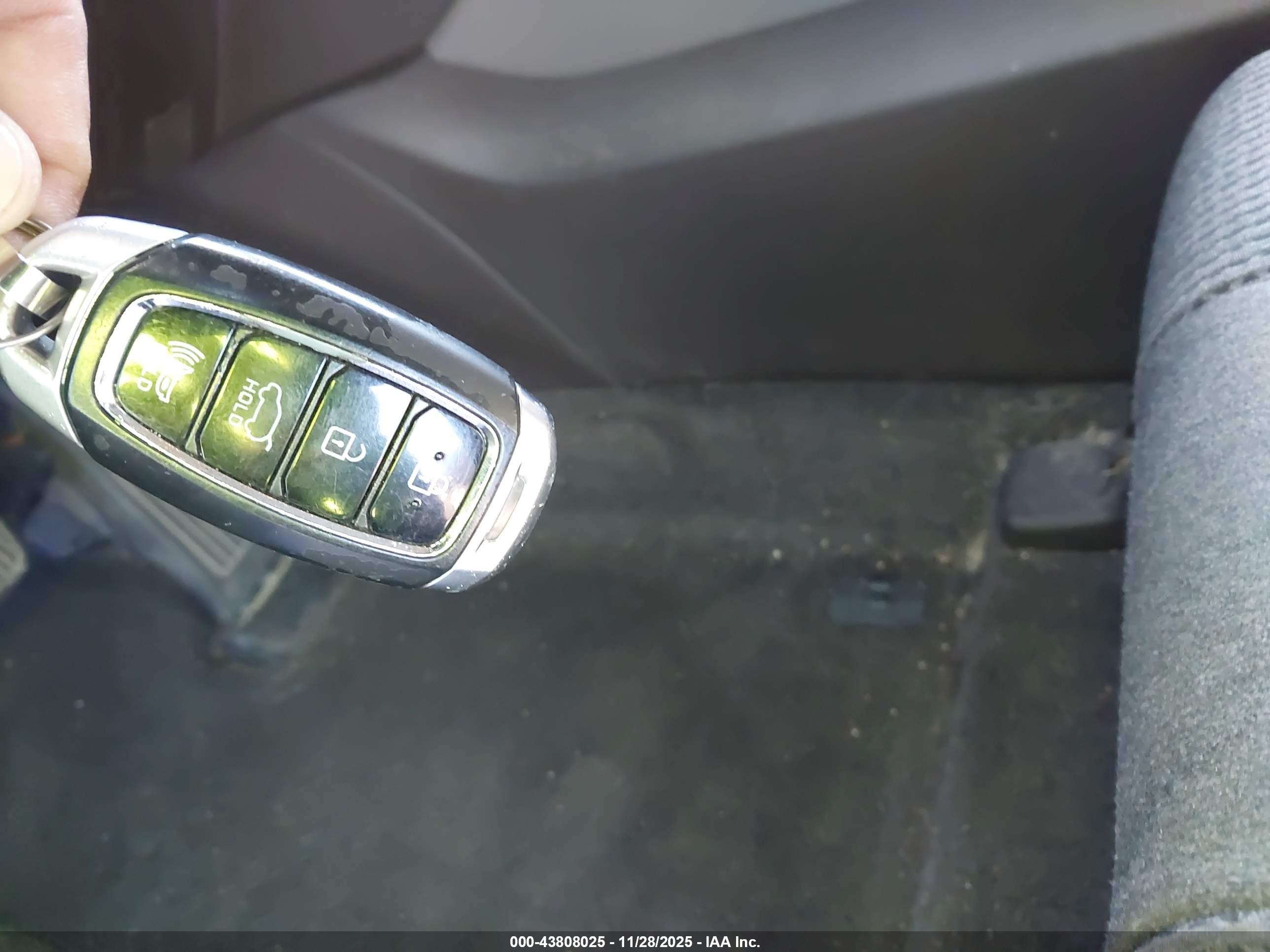 HYUNDAI SANTA image 11