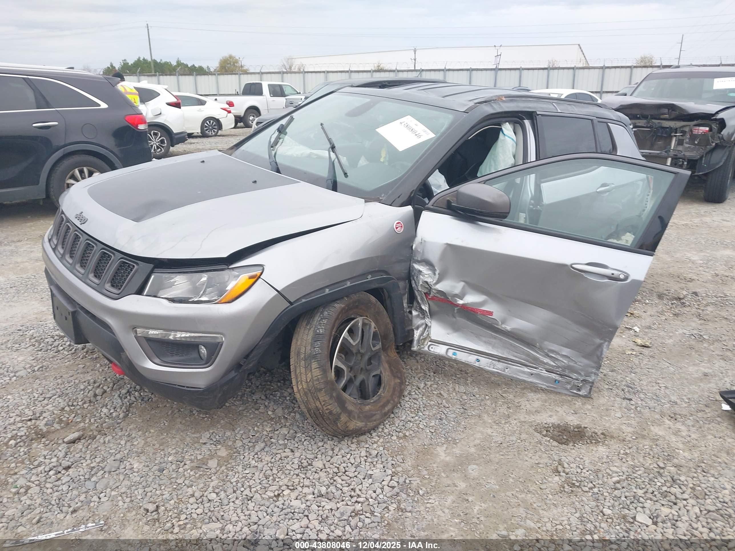 JEEP COMPASS image 2