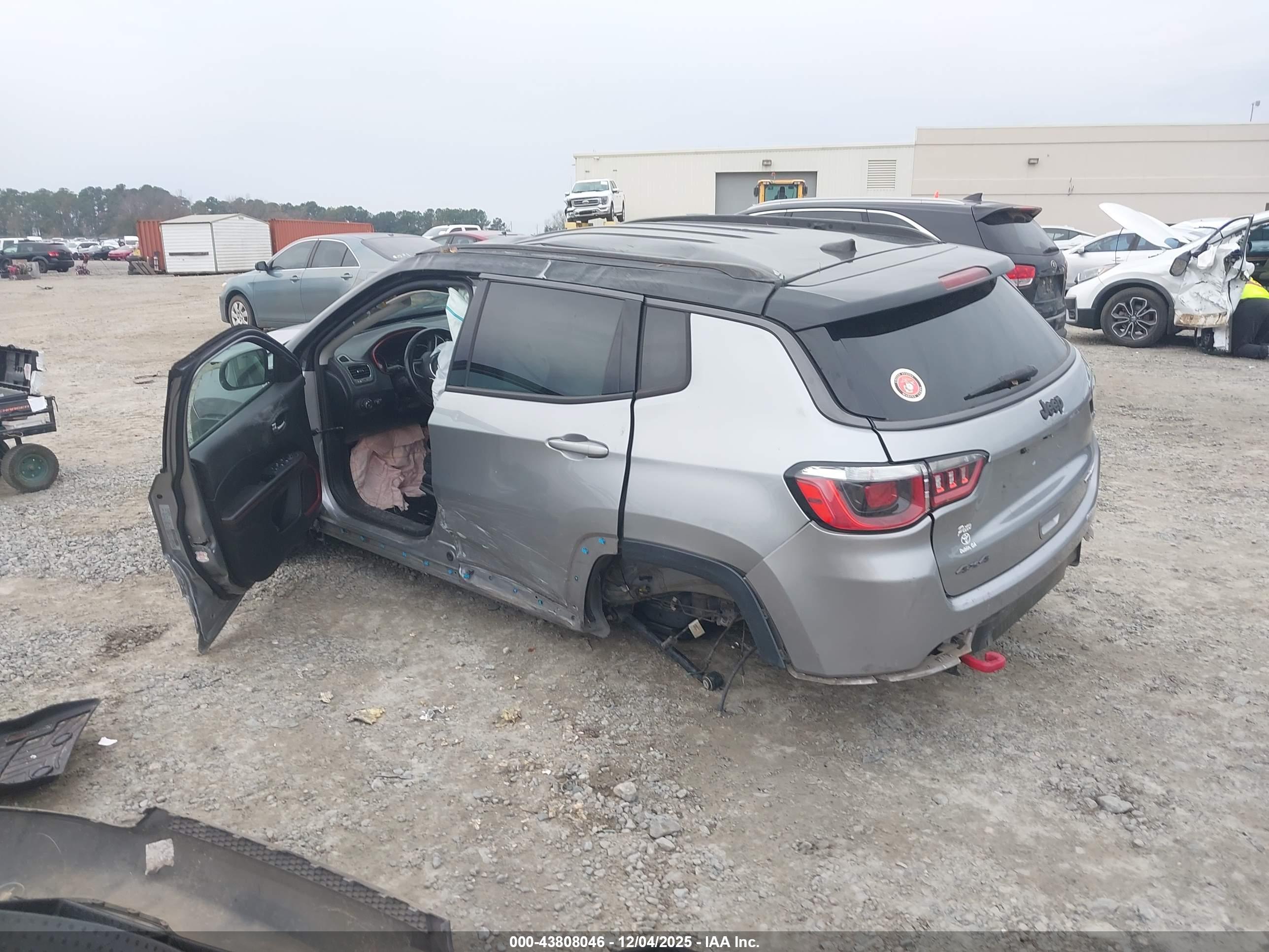 JEEP COMPASS image 3