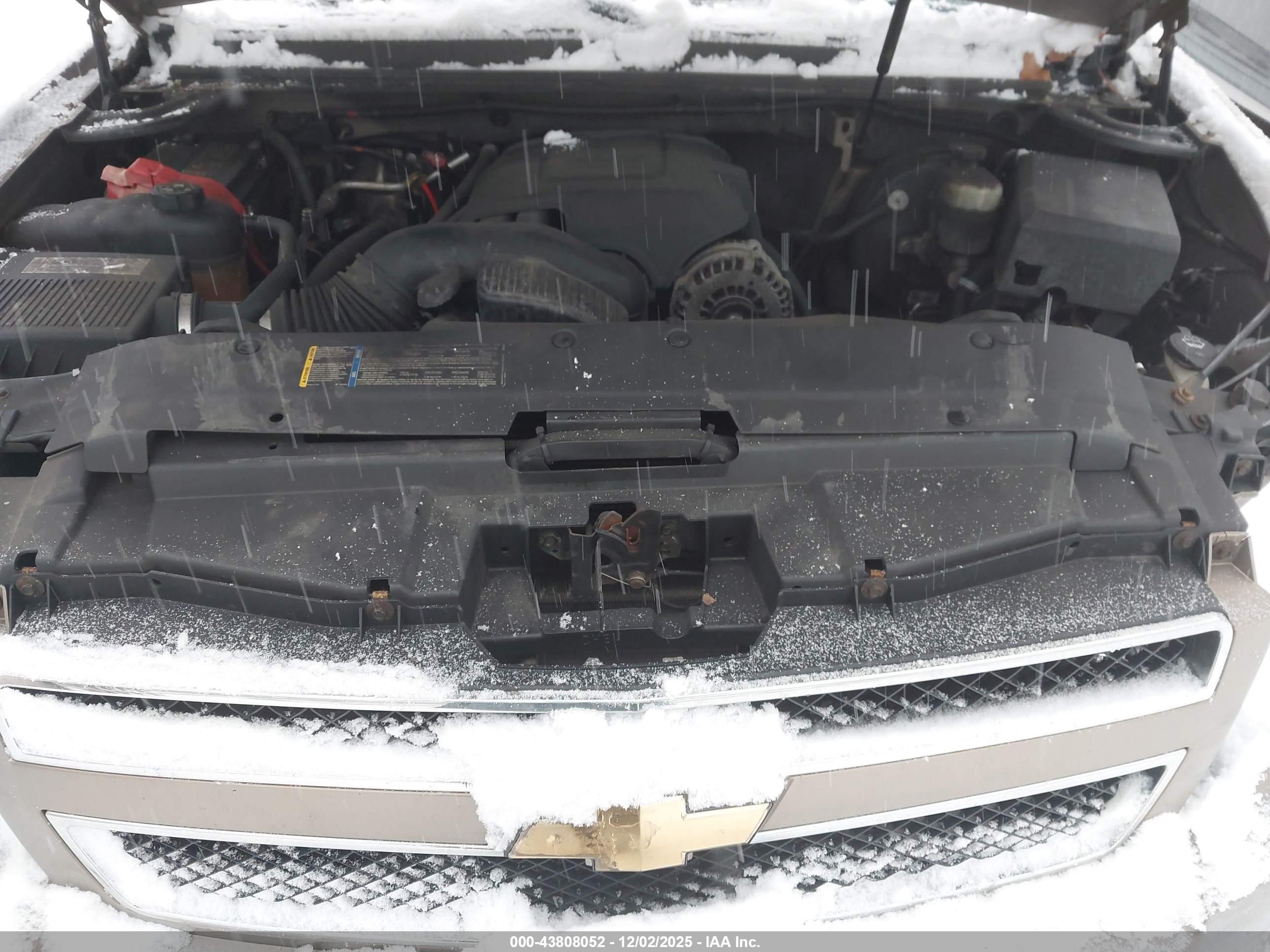 CHEVROLET SUBURBAN image 10