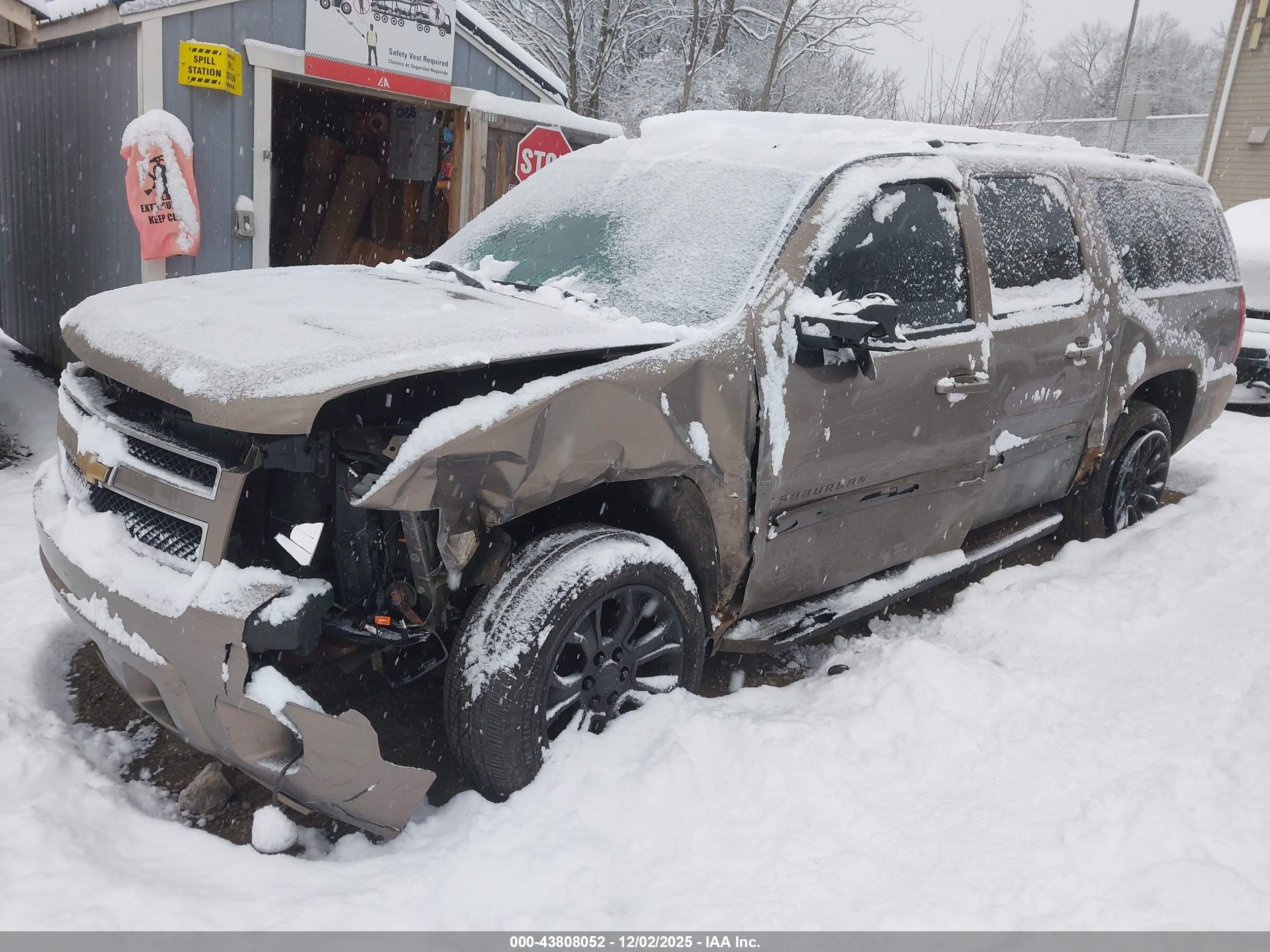 CHEVROLET SUBURBAN image 2