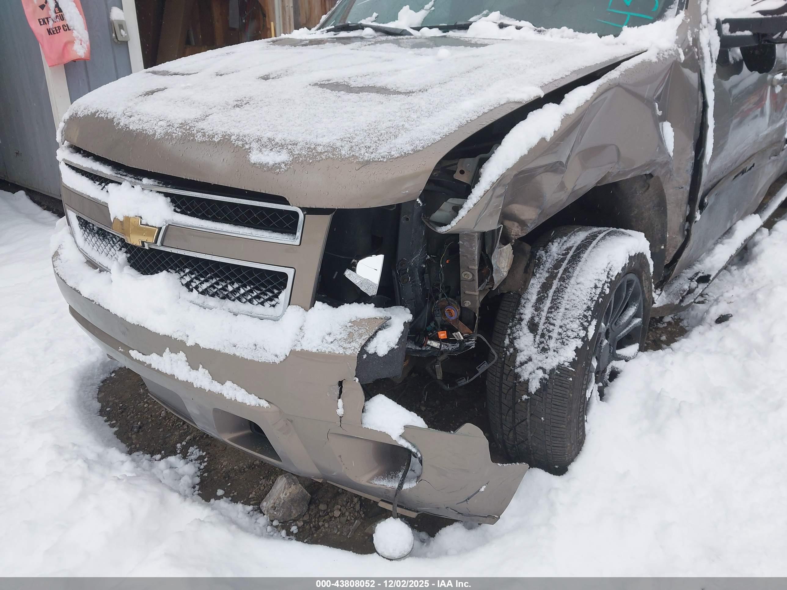 CHEVROLET SUBURBAN image 6