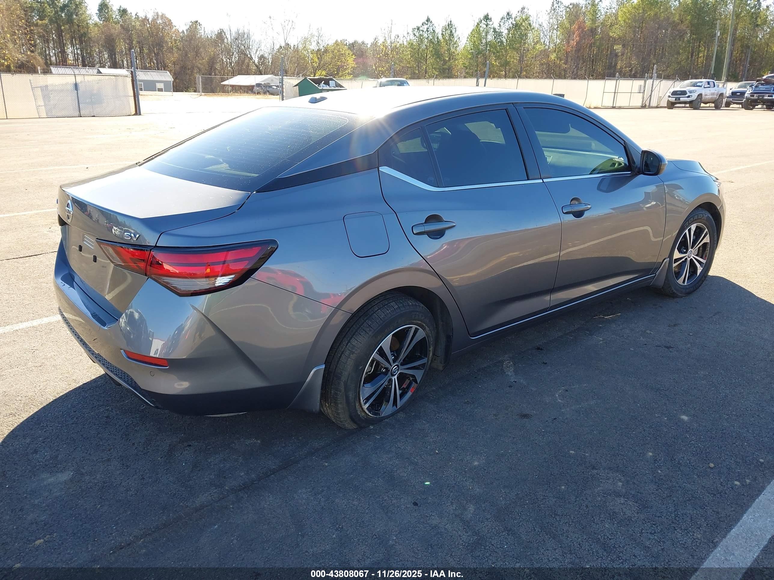 NISSAN SENTRA image 4