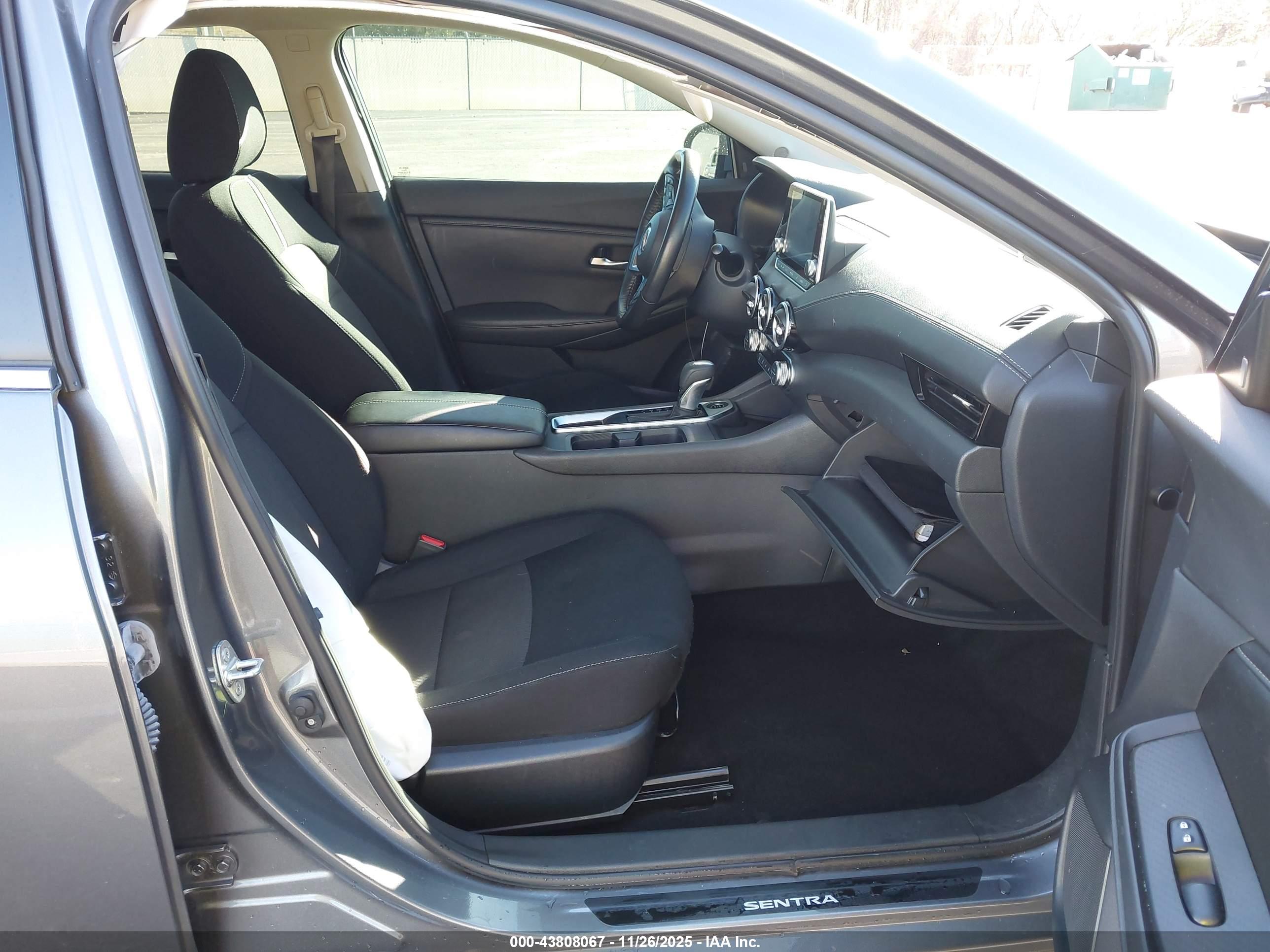 NISSAN SENTRA image 5