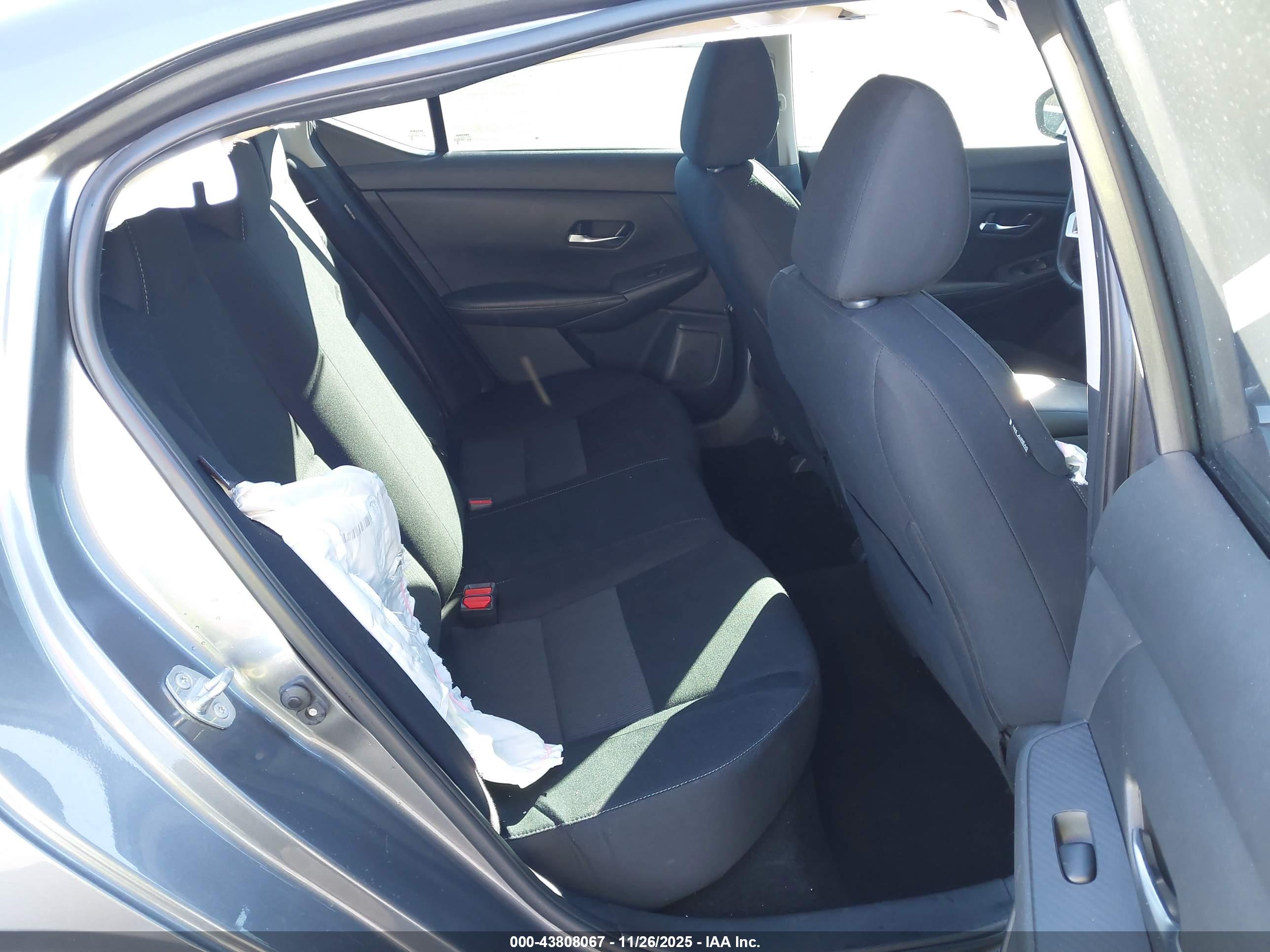 NISSAN SENTRA image 8