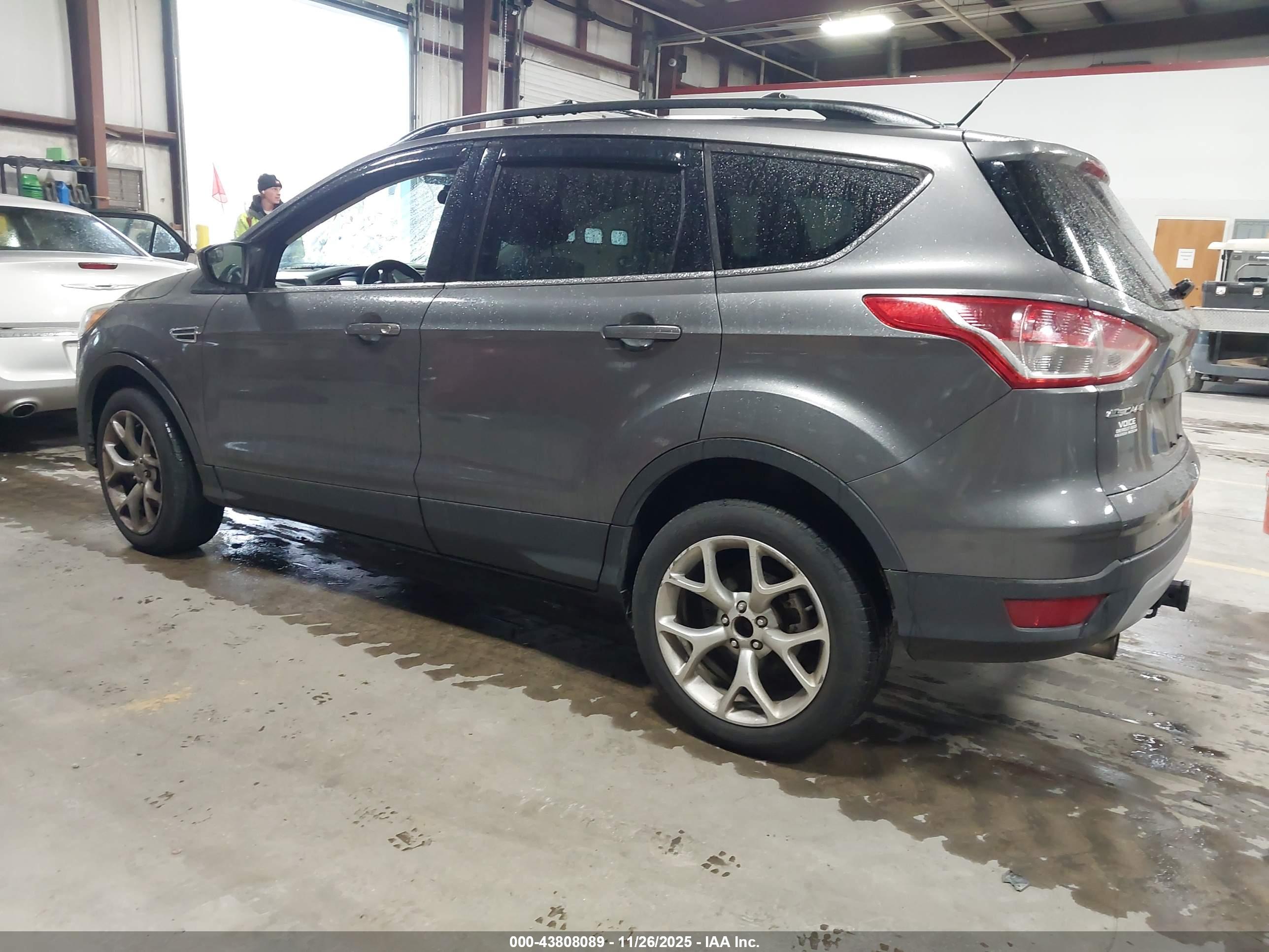 FORD ESCAPE image 3