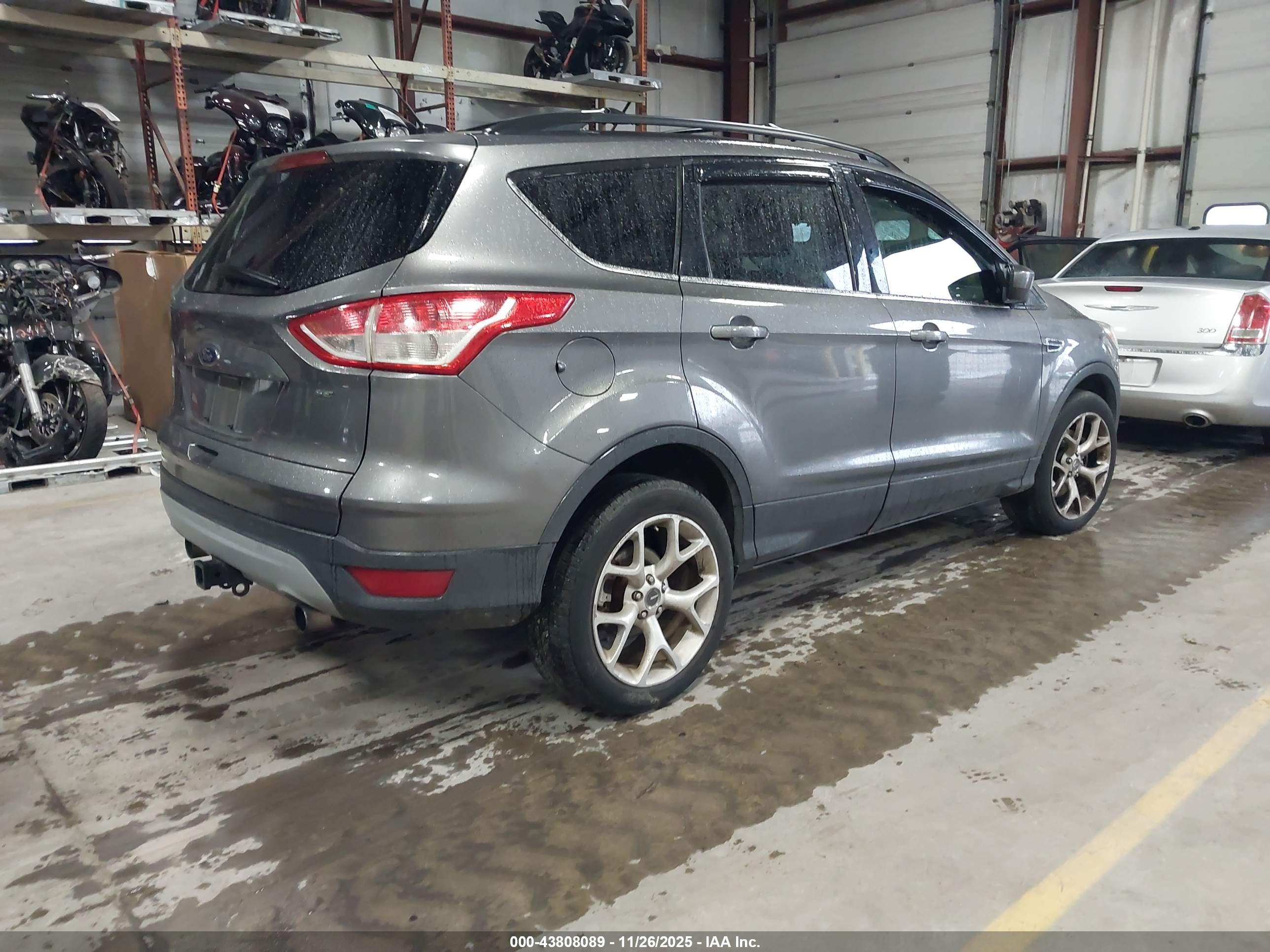 FORD ESCAPE image 4