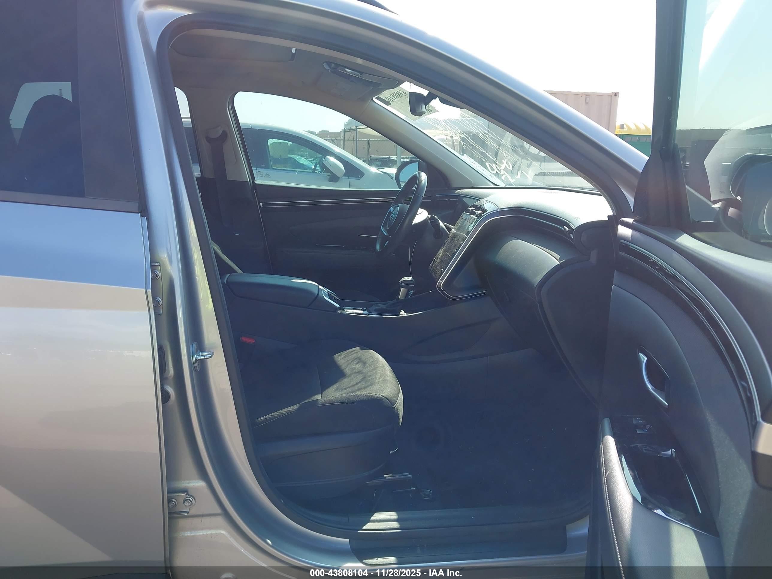 HYUNDAI TUCSON image 5