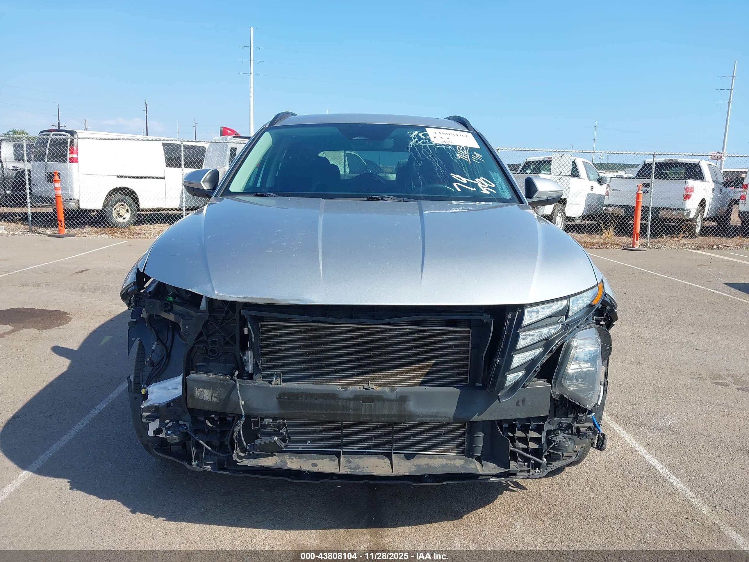 HYUNDAI TUCSON image 6