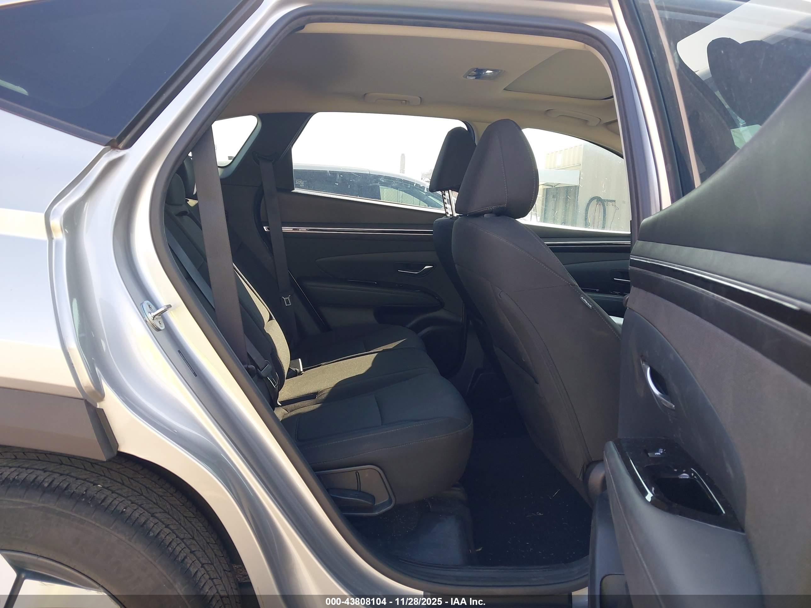HYUNDAI TUCSON image 8