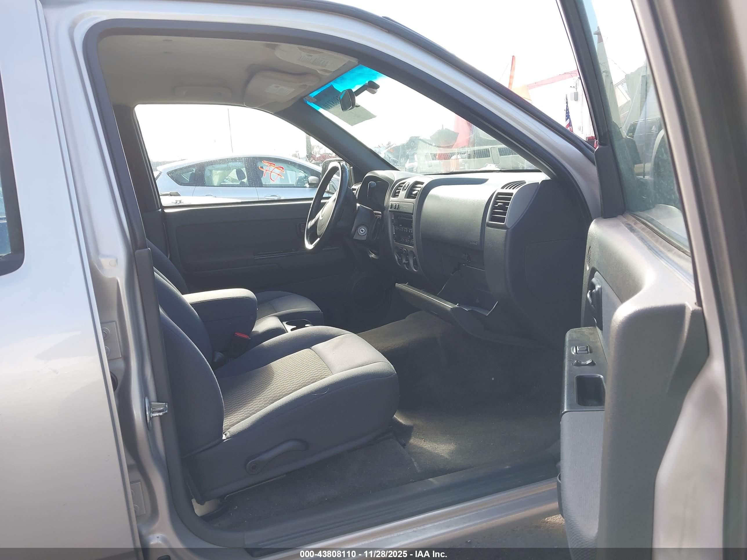 CHEVROLET COLORADO image 5