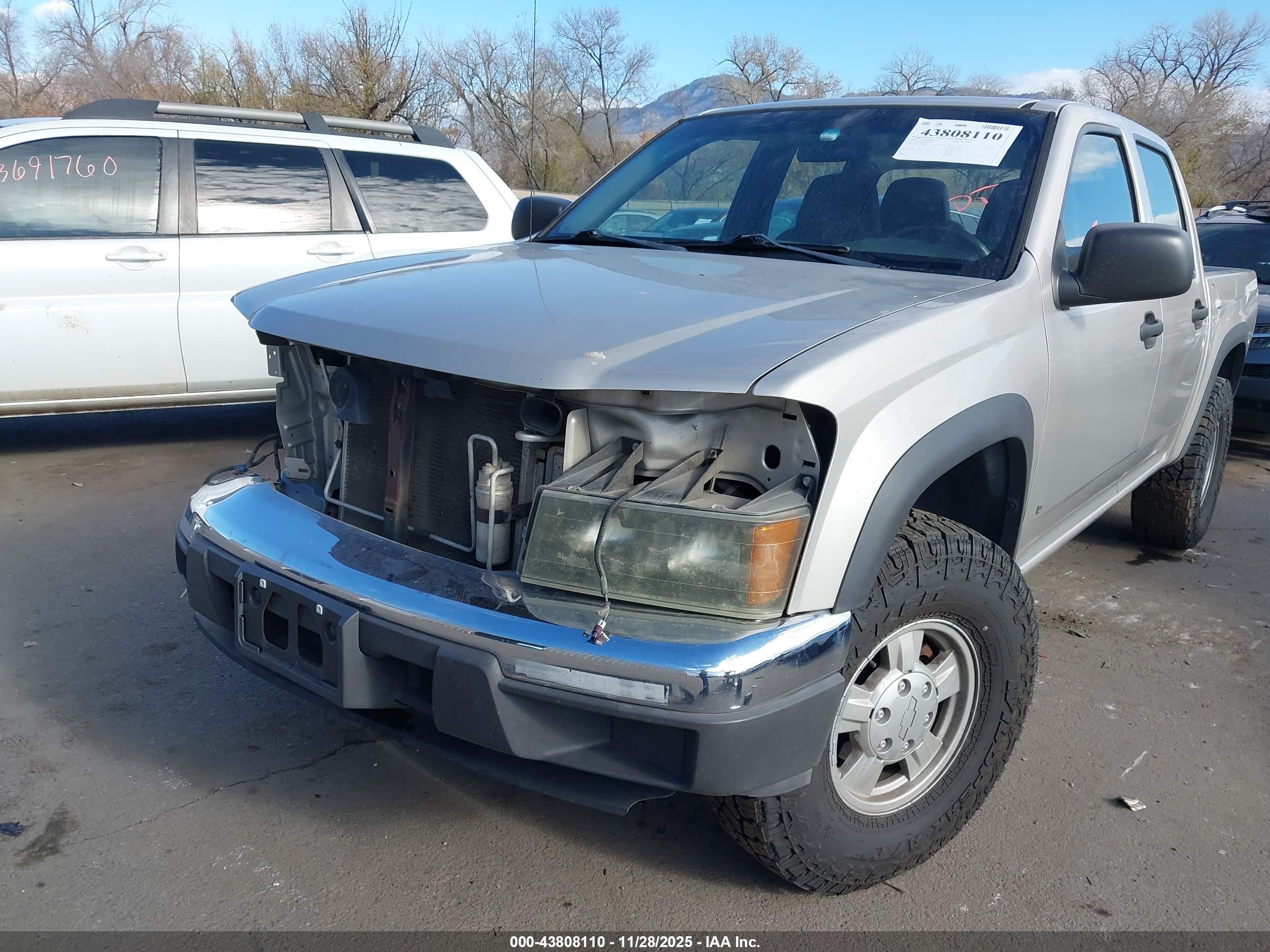 CHEVROLET COLORADO image 6