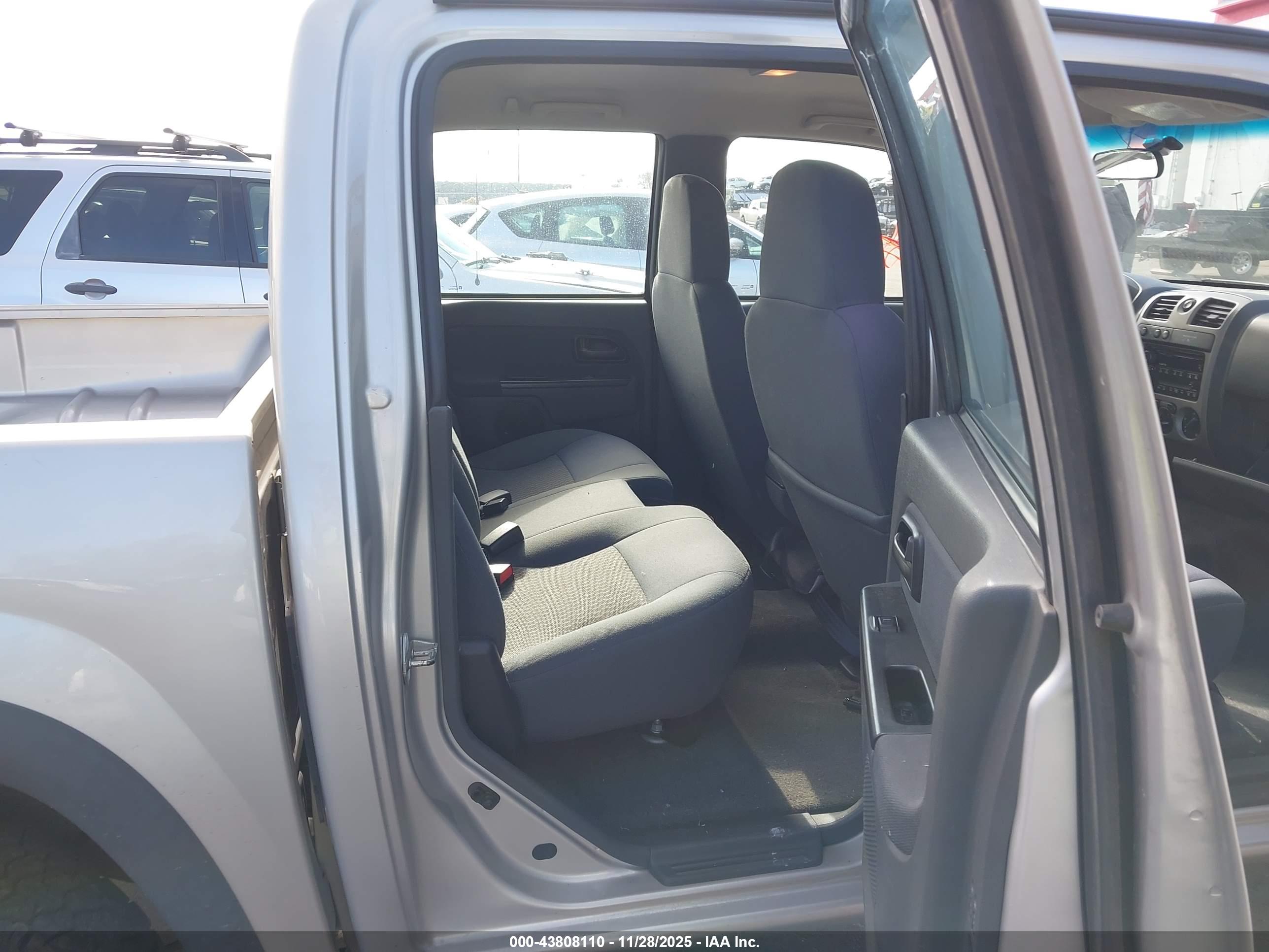 CHEVROLET COLORADO image 8