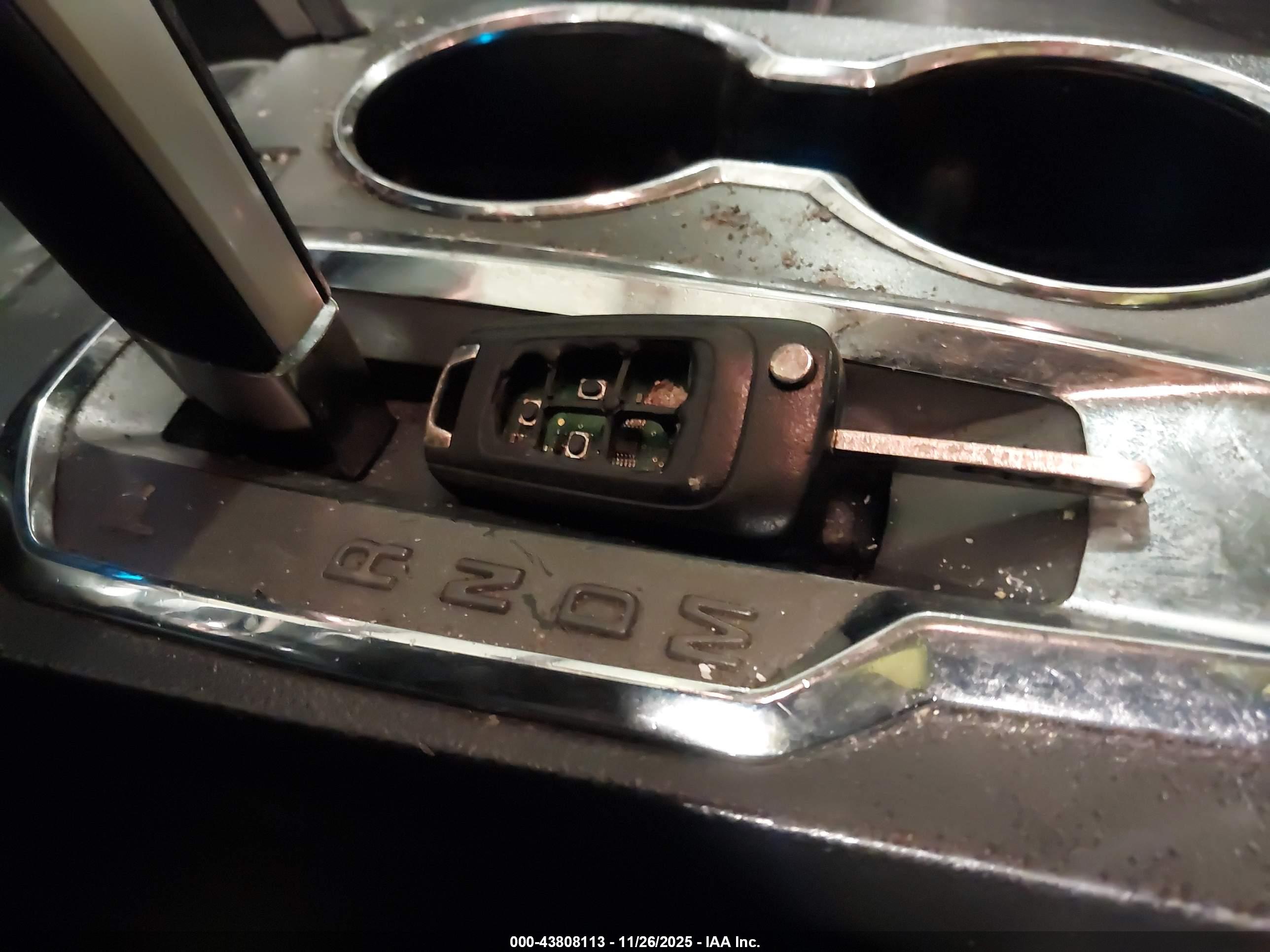 CHEVROLET EQUINOX image 11