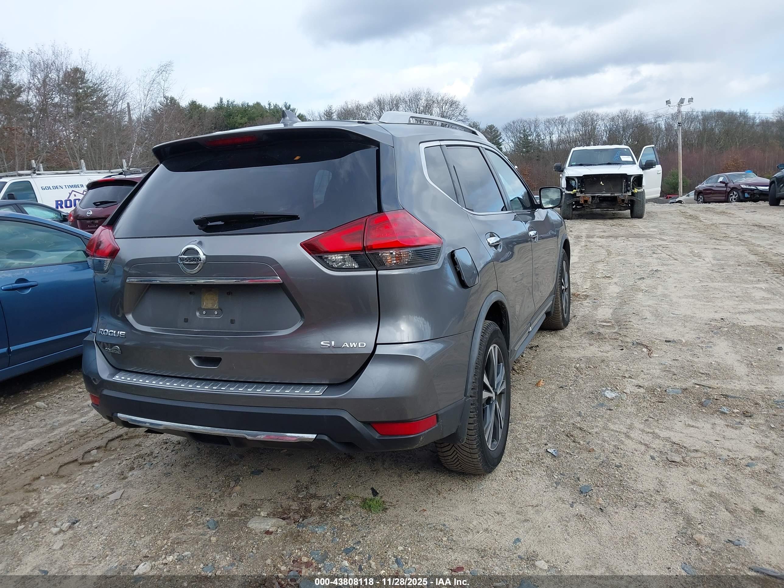 NISSAN ROGUE image 4