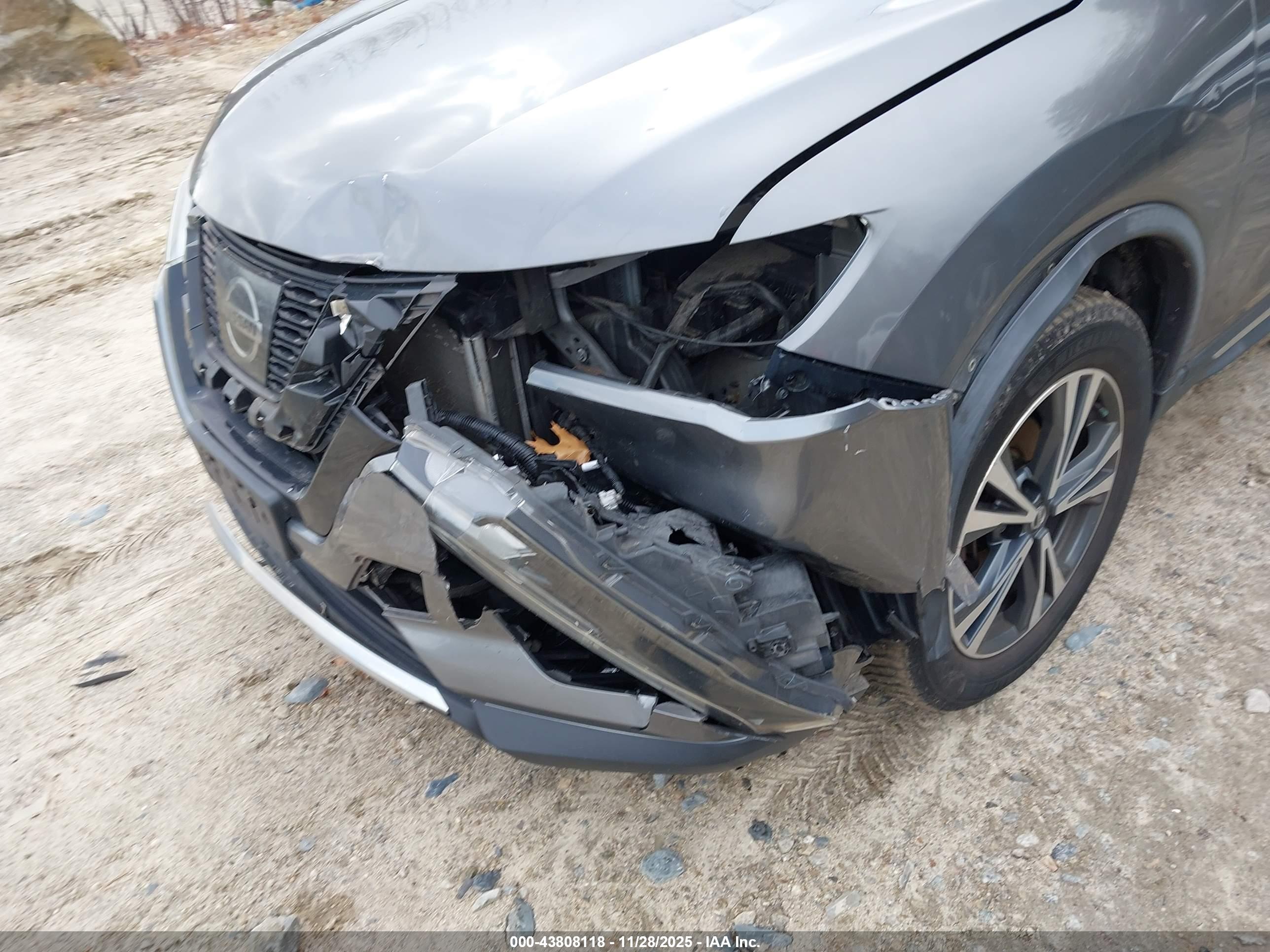 NISSAN ROGUE image 6